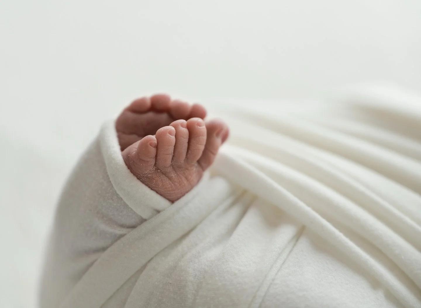 Ten tiny toes, so small, so perfect, so fleeting. 
There&rsquo;s just something about capturing these tiny details - the ones you&rsquo;ll never want to forget. 
Because before you know it, those tiny toes will be taking their first steps. 💛

If you