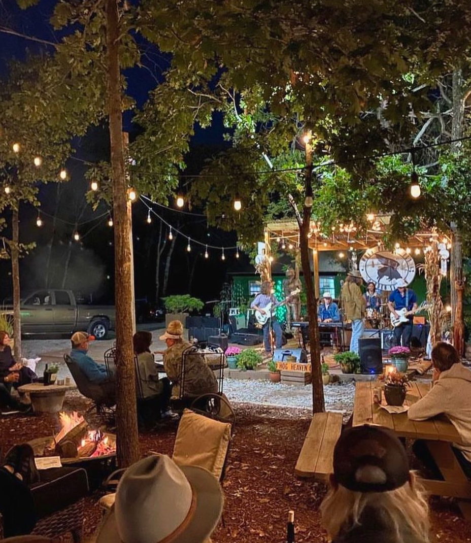 WHEN PIGUES FLY MUSIC VENUE / FOOD TRUCK