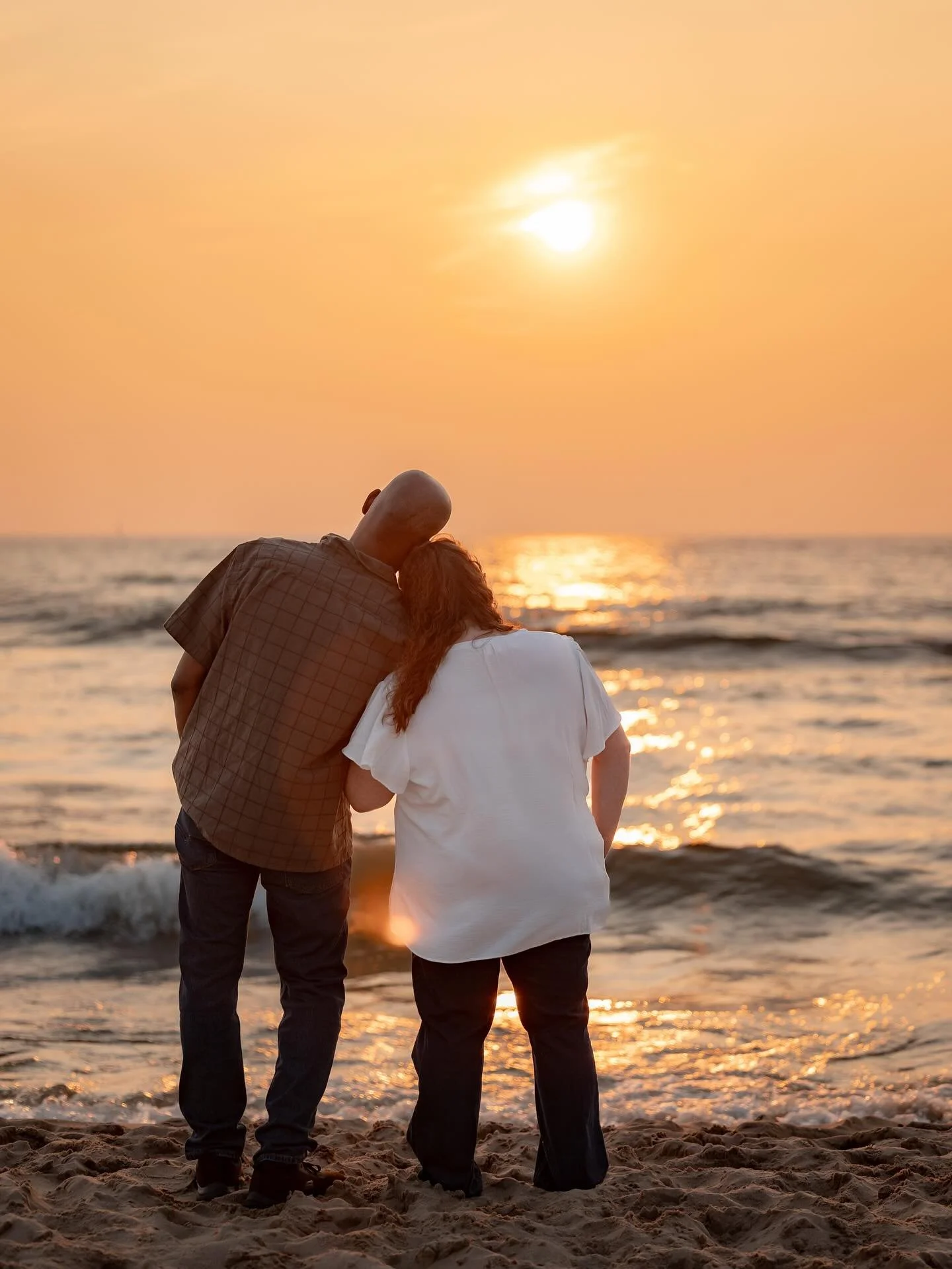 To have a love so pure that you get to celebrate your 20th year of marriage at the same spot that you said &ldquo;I do&rdquo; - I want to be them when I grow up 🥹
-
-
-
-
-
#threetenstudios #sneakpeek #love #20year #anniversary #photography #sunsetp