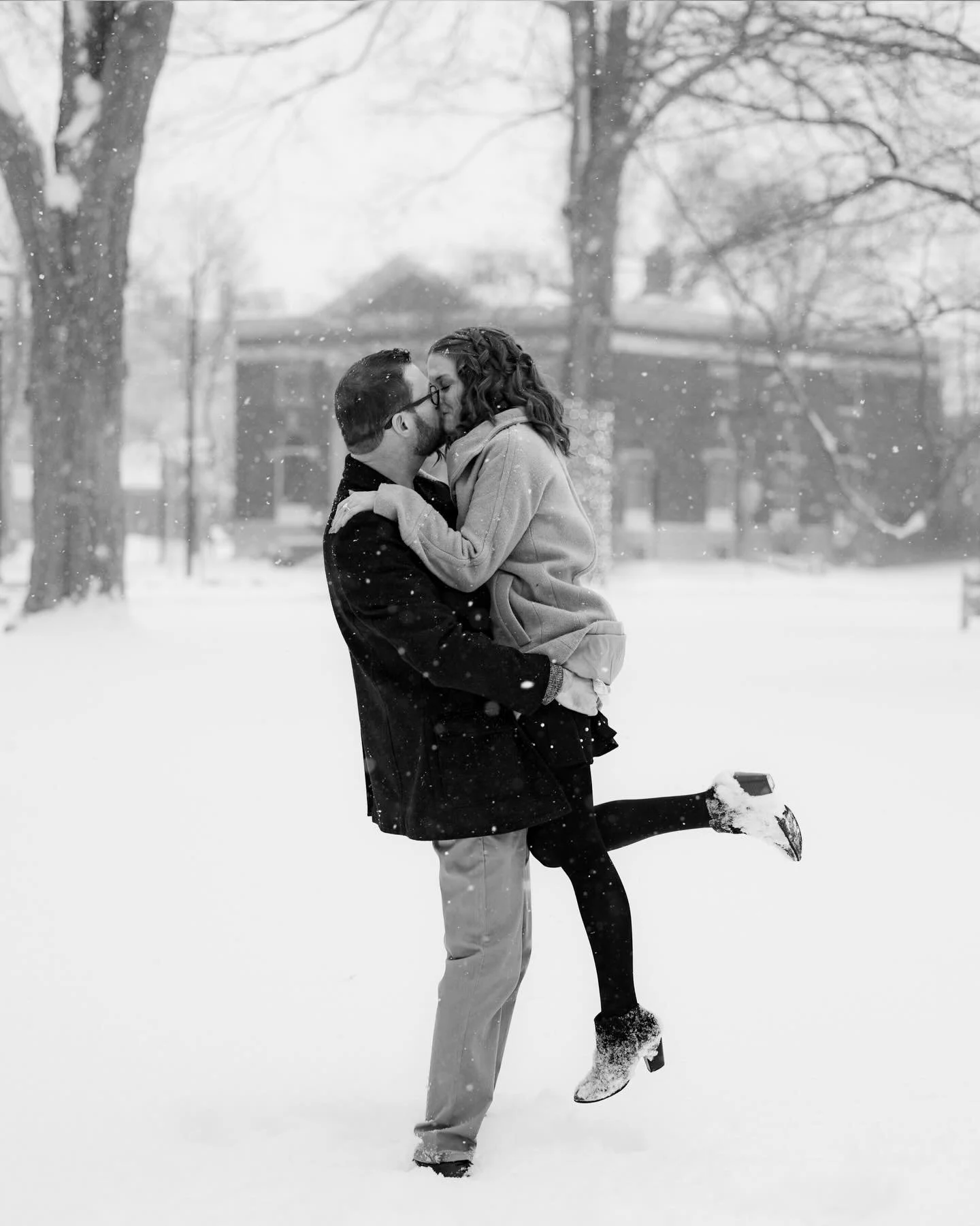 Just felt like sharing a few classic black and whites to bless your Sunday afternoon 🤍🖤
-
-
-
#threetenstudios #blackandwhitephotography #engagement #michiganphotographer