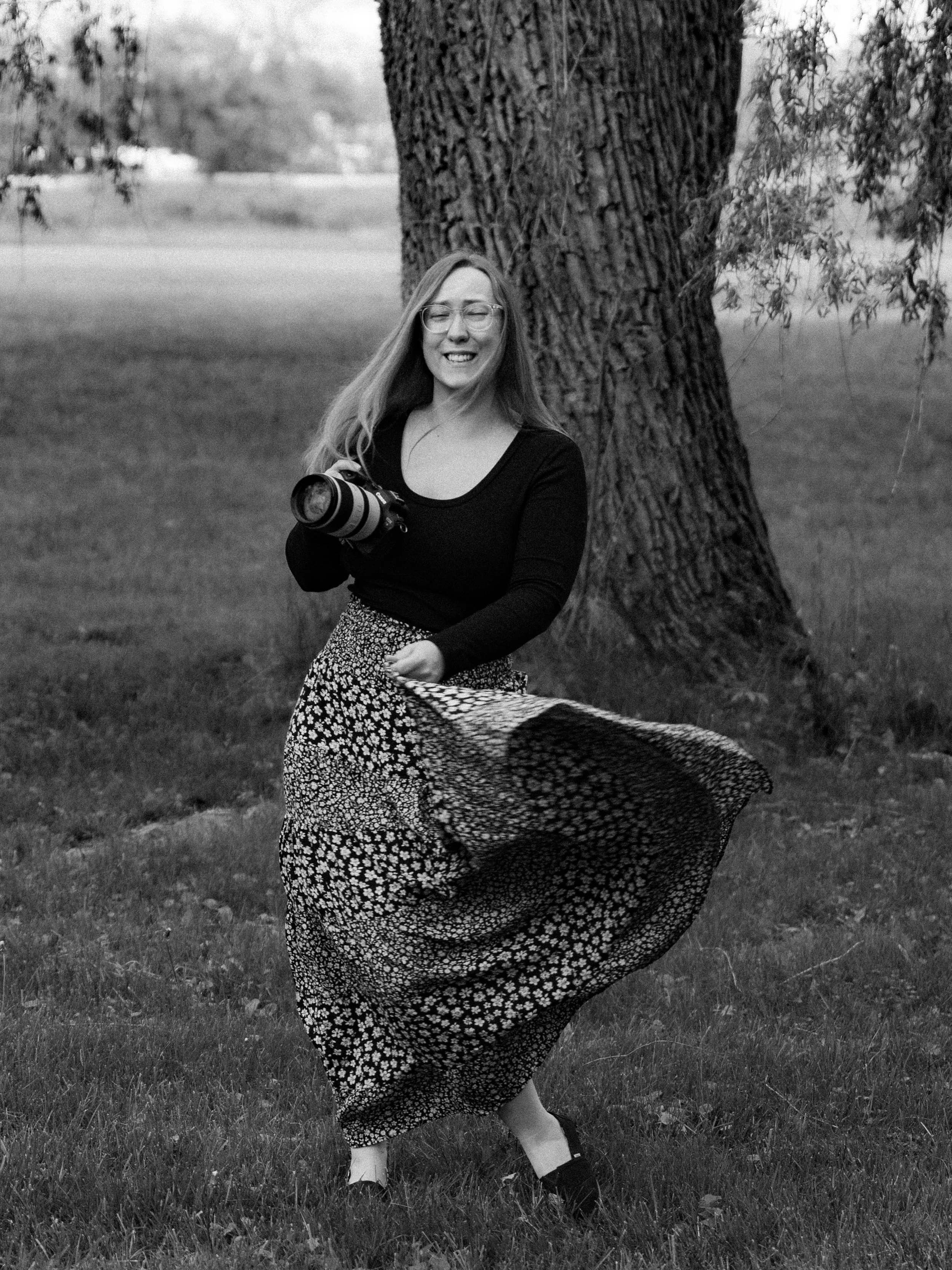 Hi, it&rsquo;s me. 🤙 Your photog. The one who has you do silly dances, tell funny stories, and makes the most obnoxious sounds just to see that smile and get those genuine laughs that feel so pure. It&rsquo;s me, the one who isn&rsquo;t afraid to ge