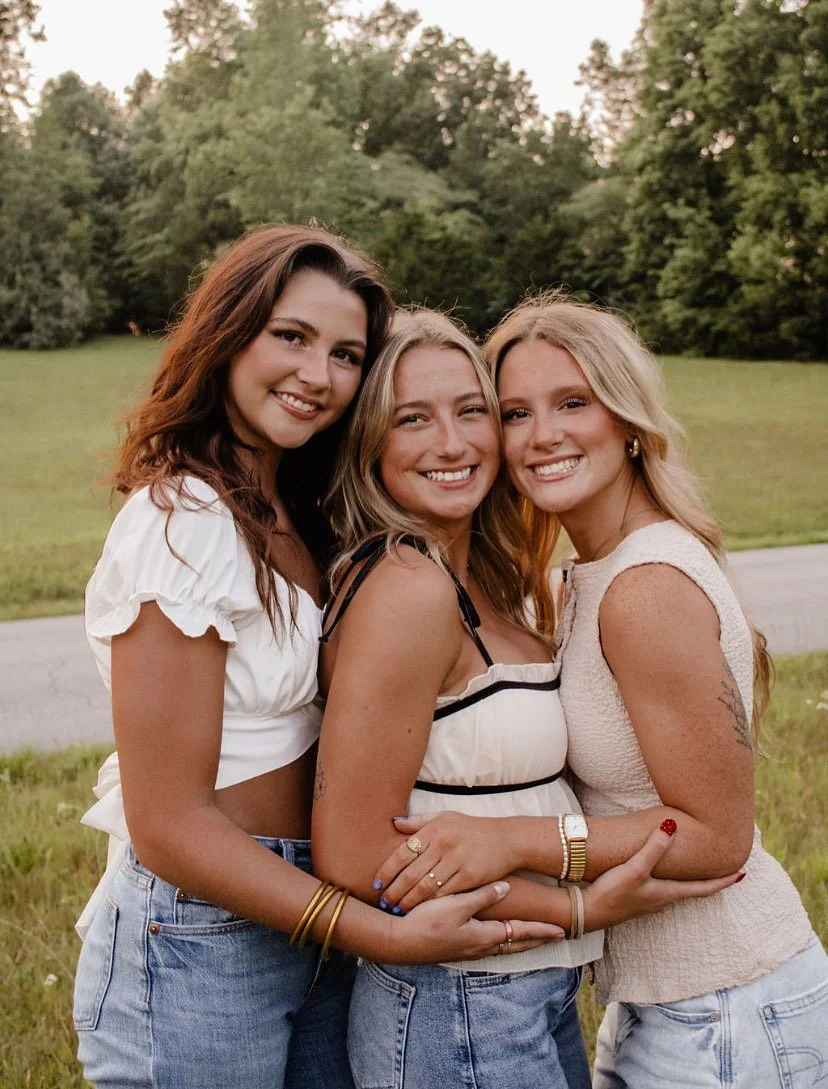 roomie pics💌🫂

grab your friends, dm to book &amp; let&rsquo;s capture moments worth framing!!!!
