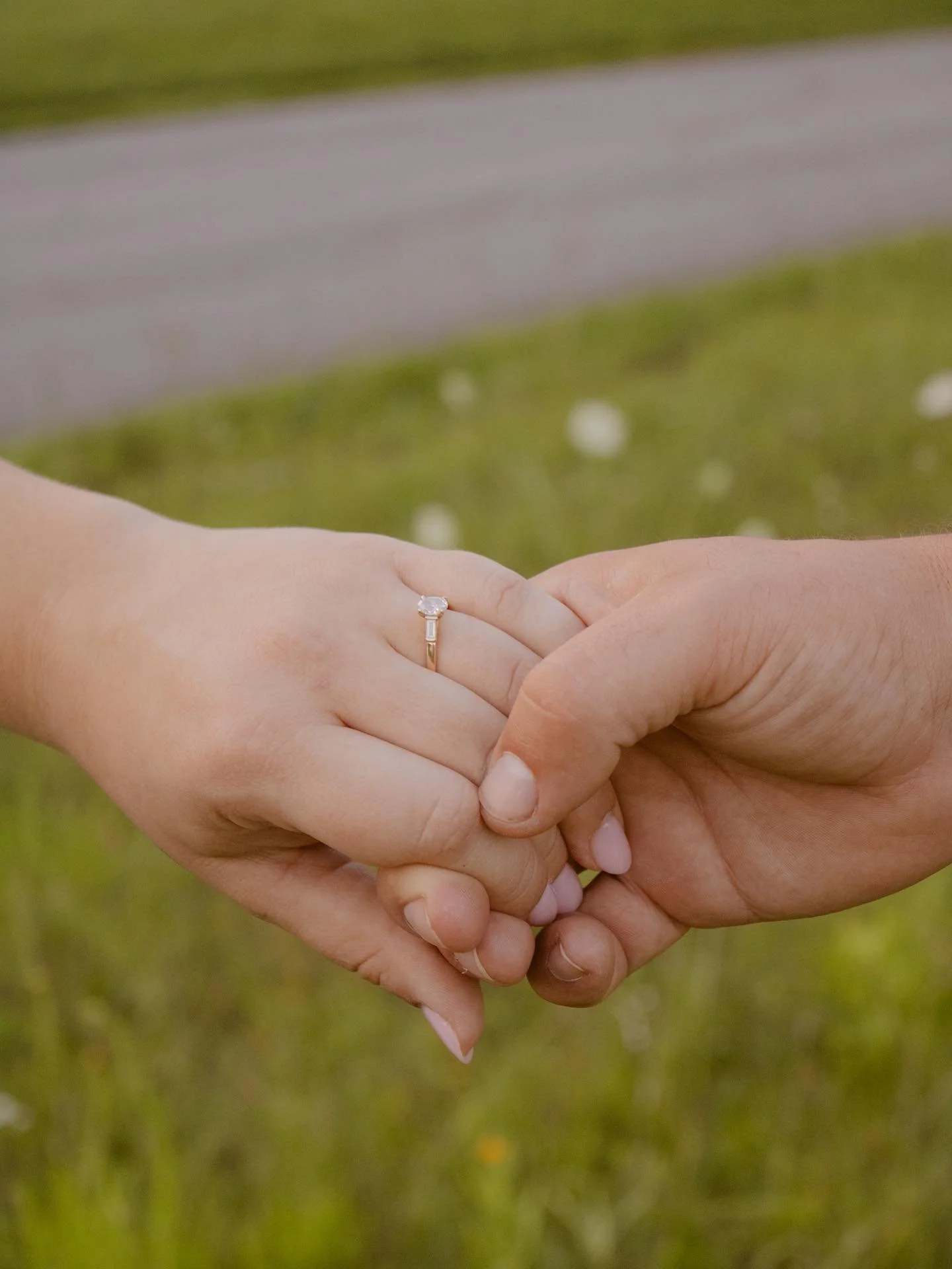 congratulations to this sweet couple!! loved this engagement session💍💌