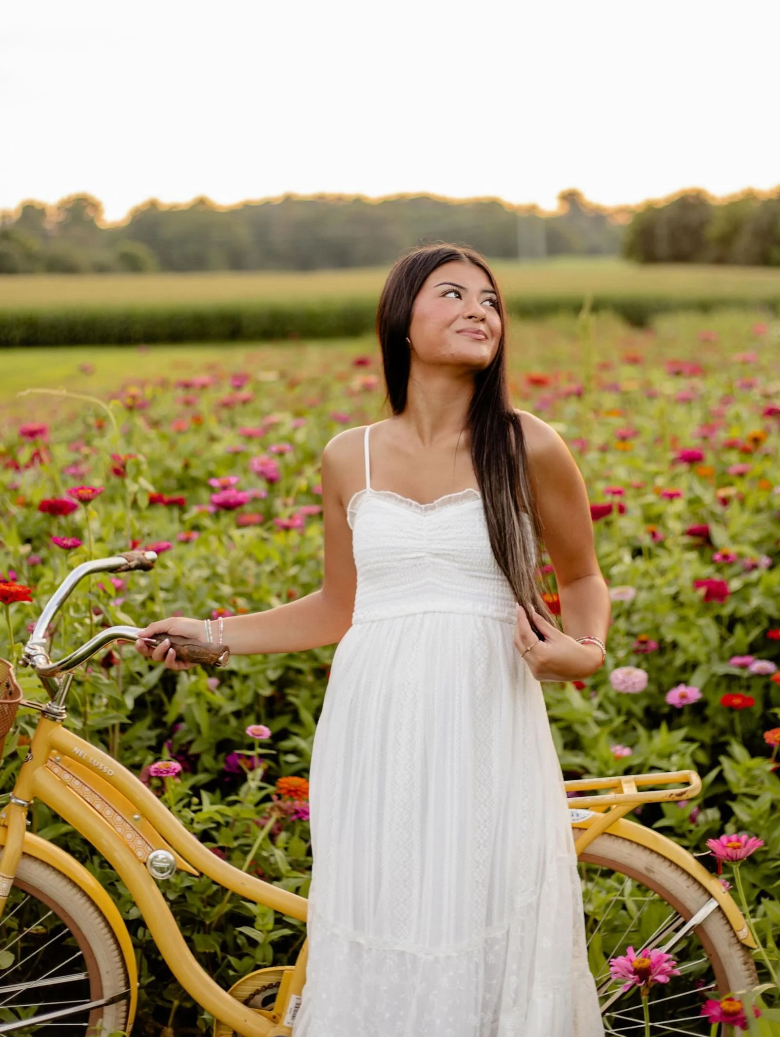avi&rsquo;s senior session in the flowers!!
