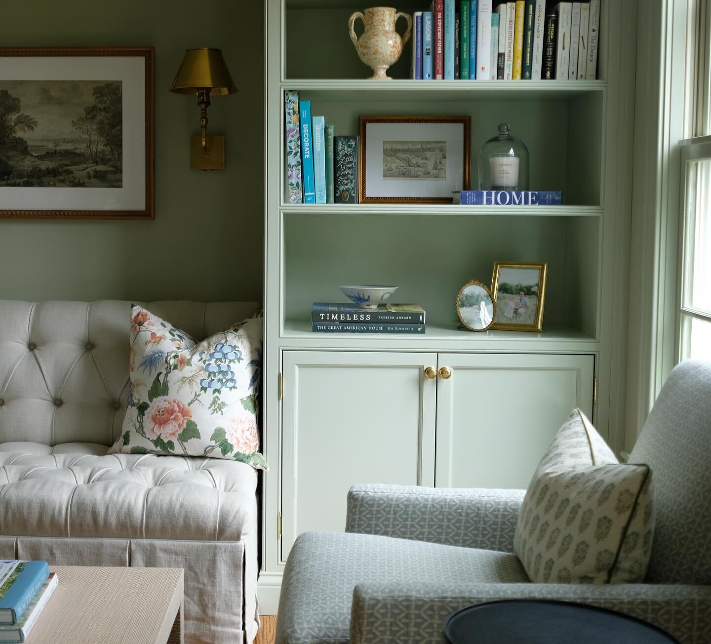 Always dreaming of this cozy spot on dreary days💭