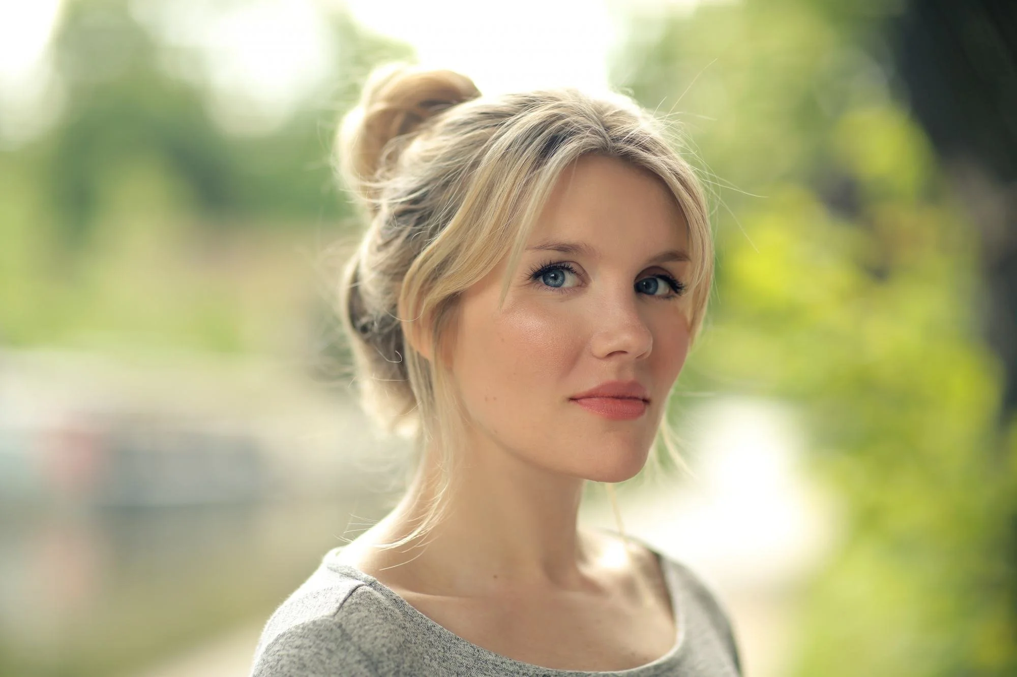 20 Facts About Emerald Fennell (Director; Actress, Writer) – Famous for Her Recent Breakout Films, ‘Promising Young Woman’ and ‘Saltburn’