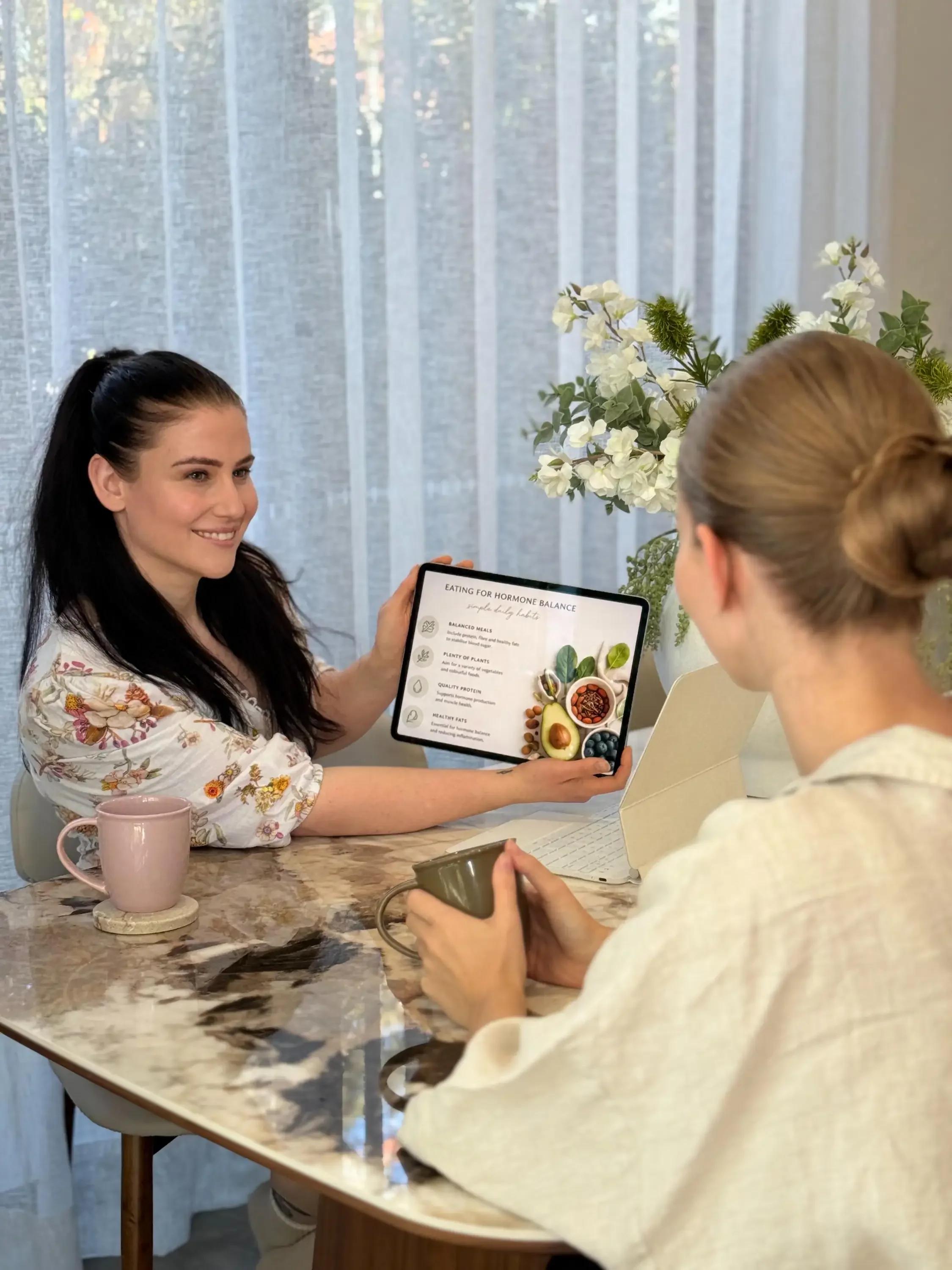 Courtney Heming explaining personalised nutrition guidance to a client