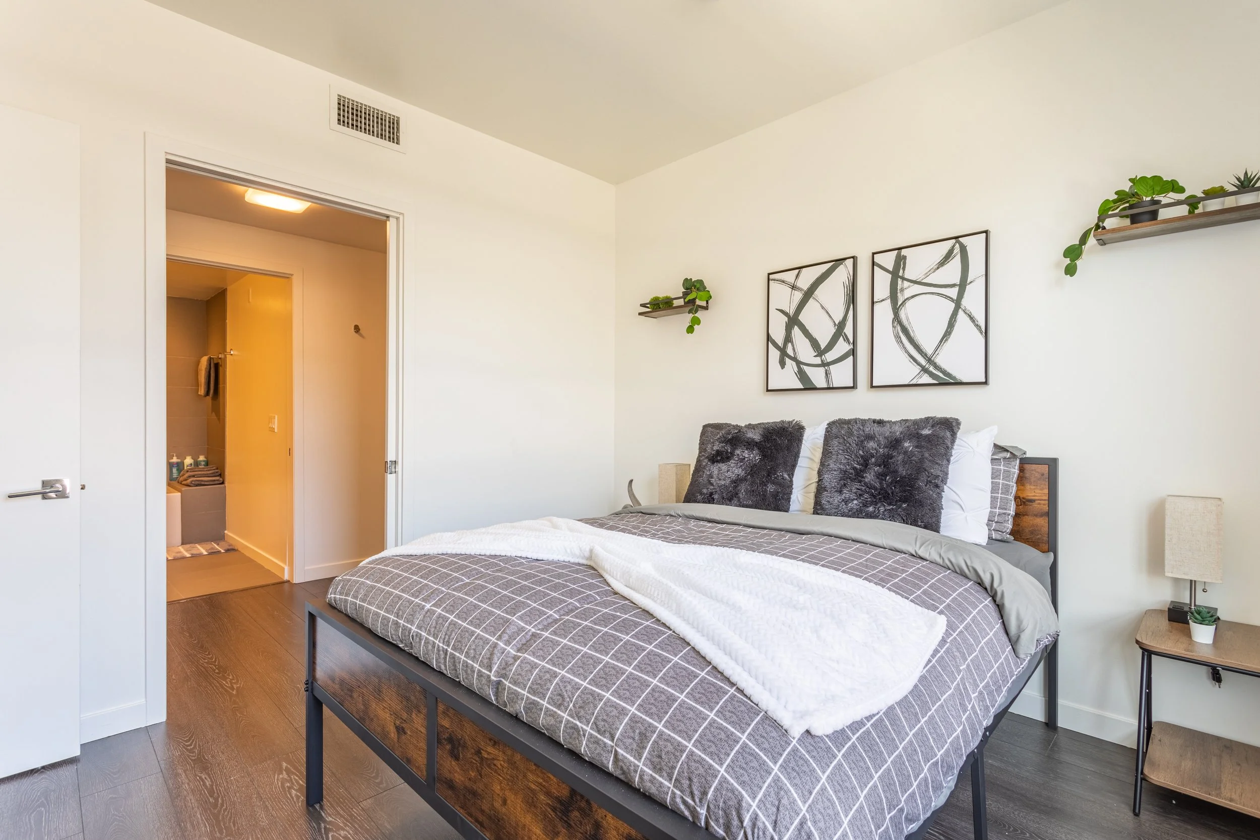 5800 Harold Way-14.jpg