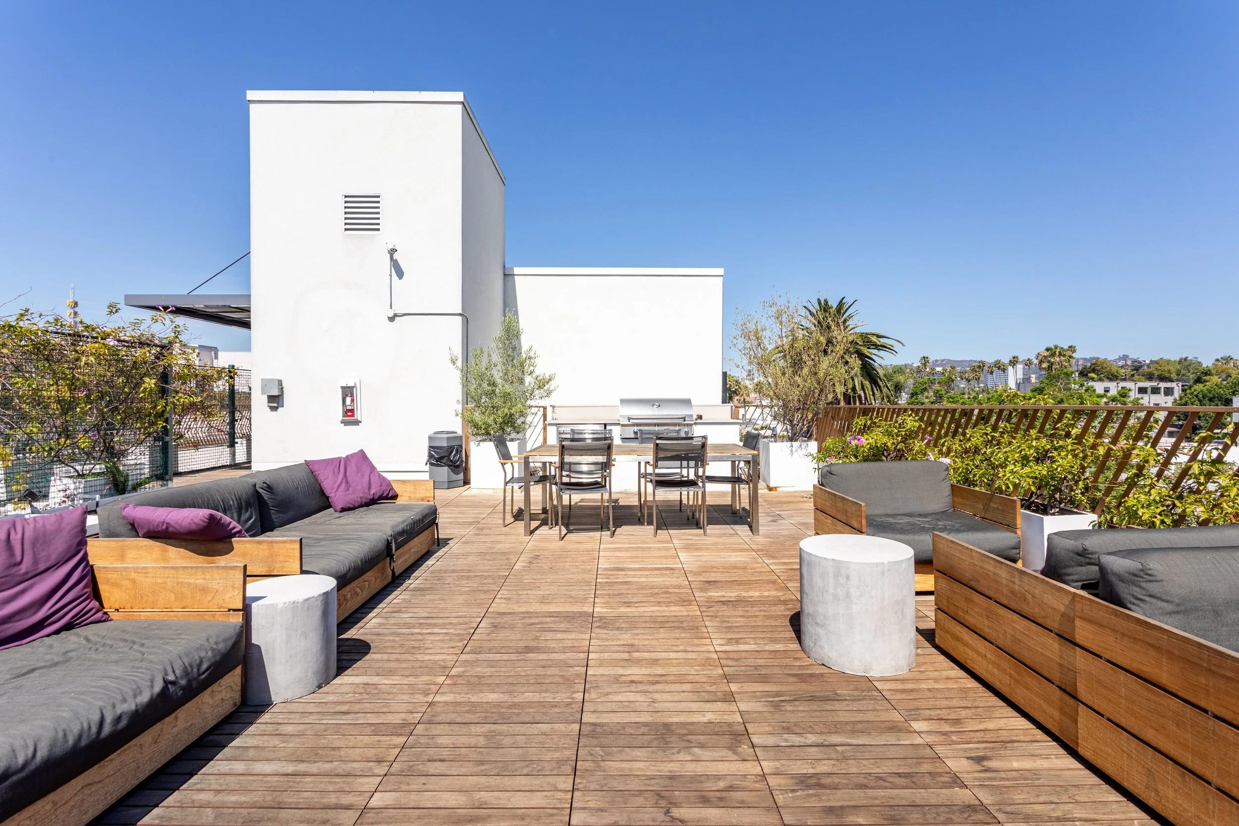 5800 Harold Way-24.jpg