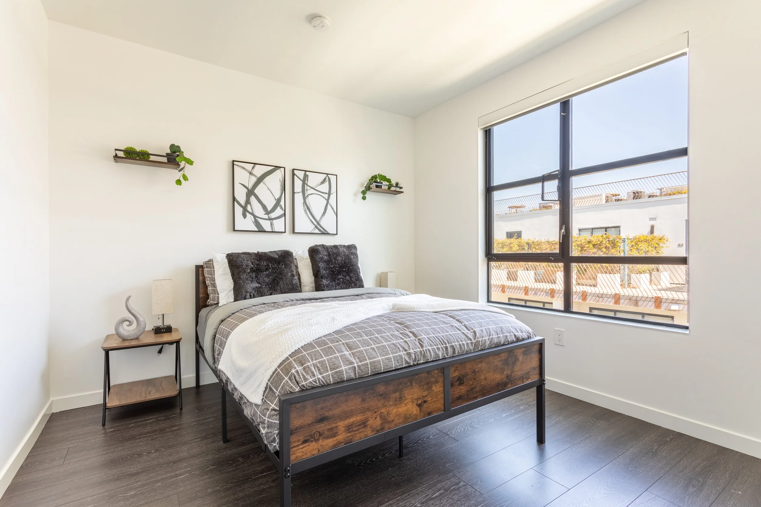 5800 Harold Way-12.jpg
