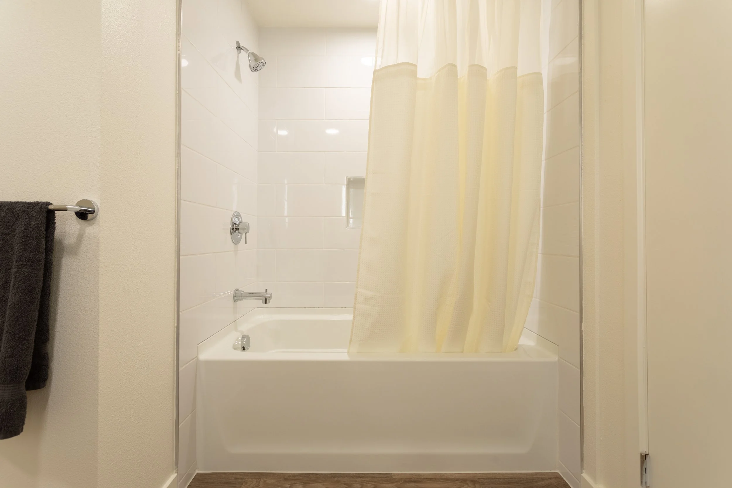 5750 Hollywood Blvd. #409-10.jpg