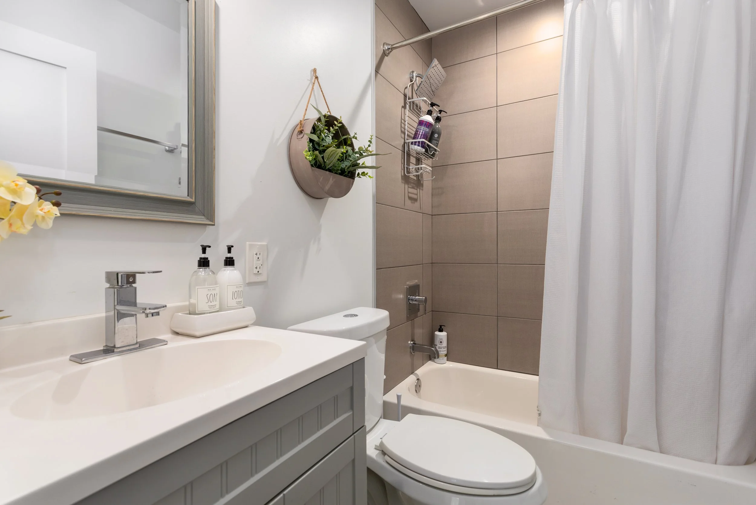 756 N Wilton Pl.-12.jpg