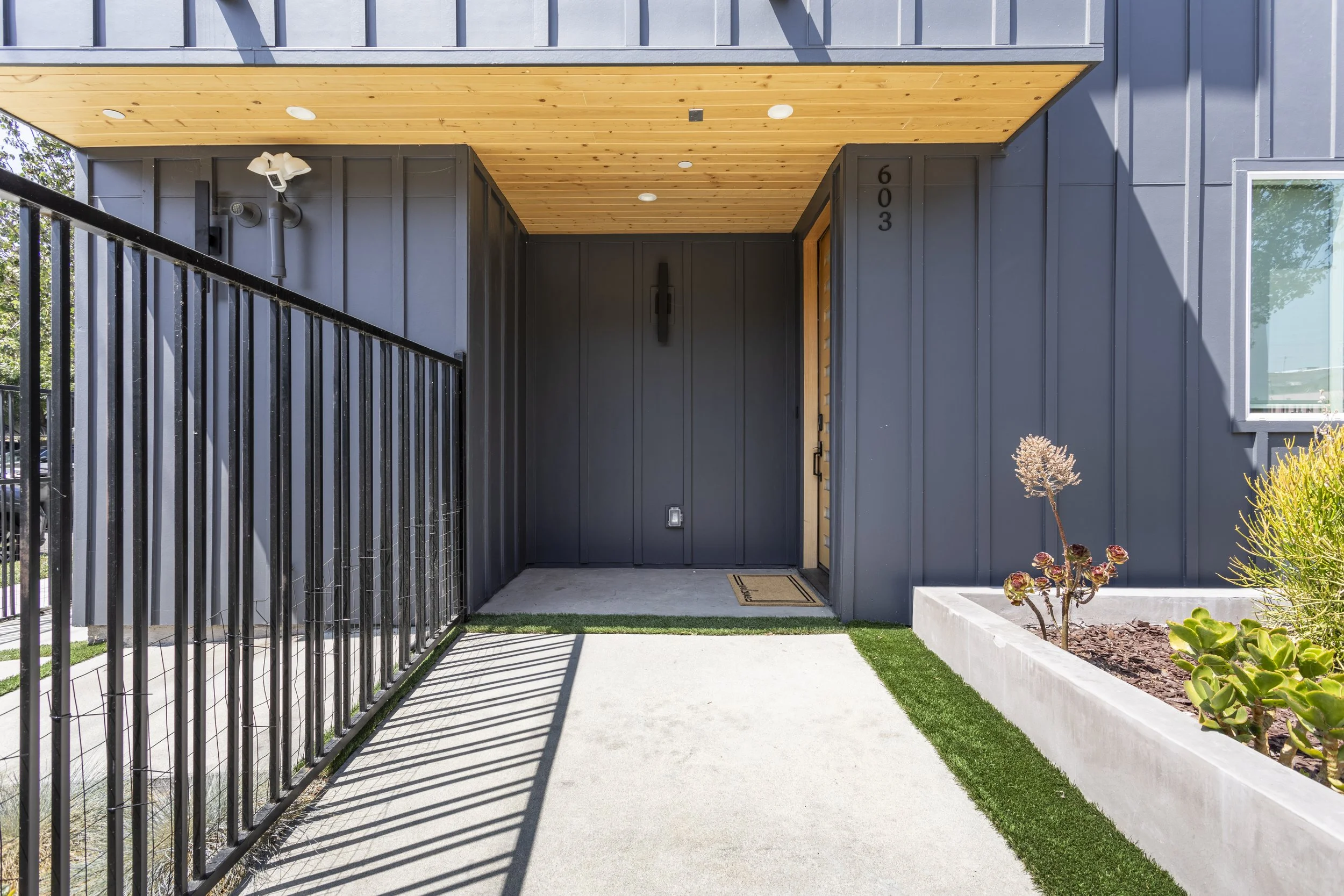 603 N Harvard Blvd.-3.jpg