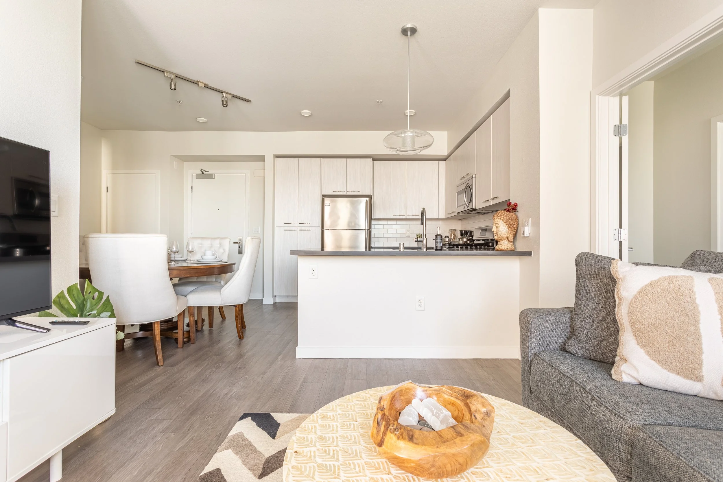 915 N La Brea Ave. #665-6.jpg