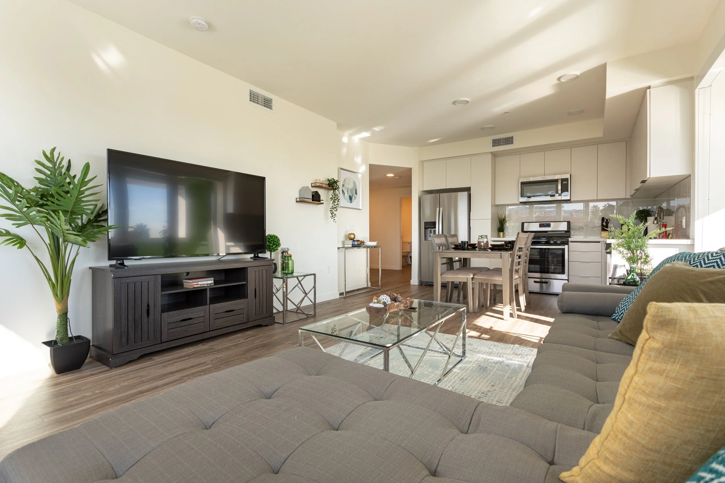 5750 Hollywood Blvd. #409-3.jpg