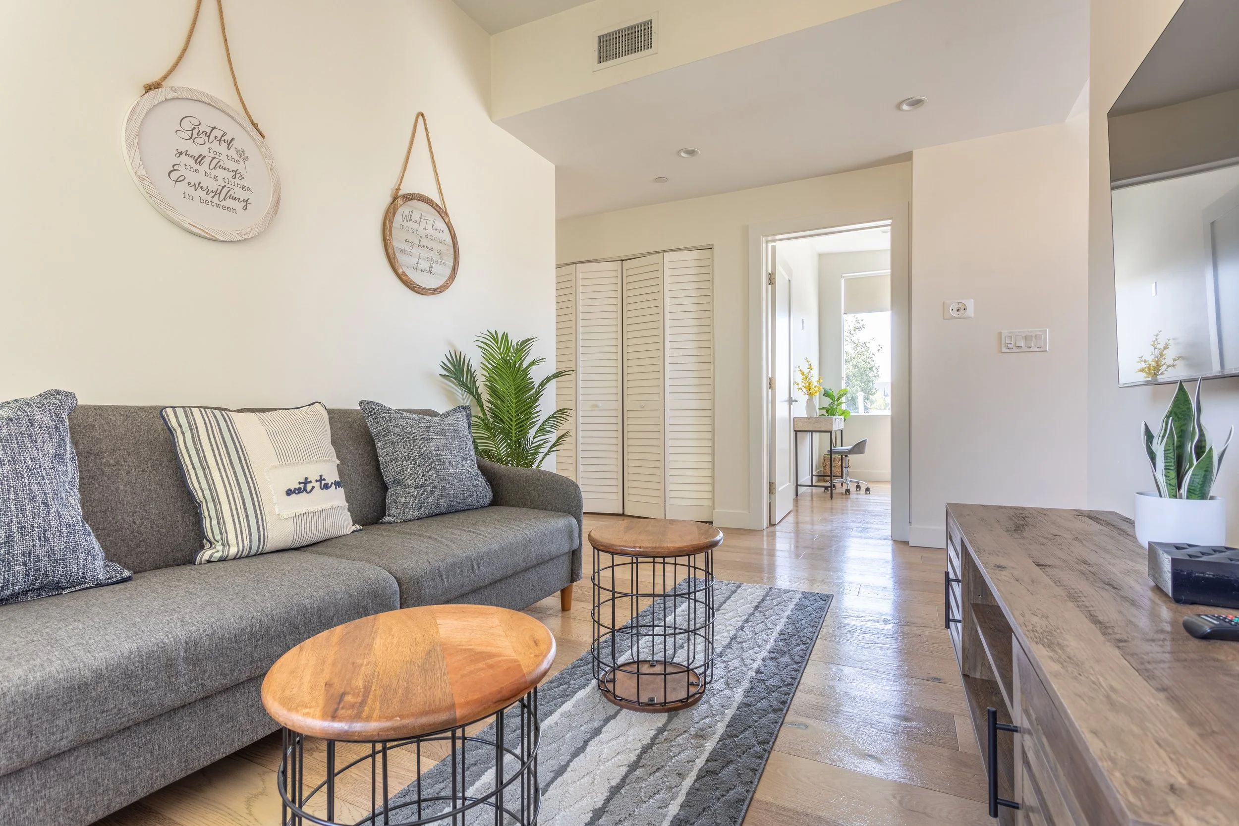 756 N Wilton Pl-14.jpg