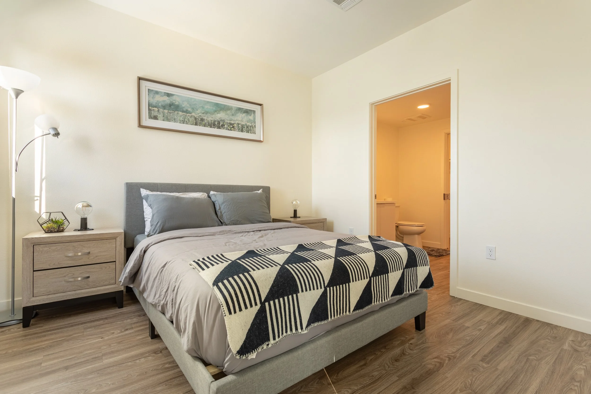 5750 Hollywood Blvd. #409-8.jpg