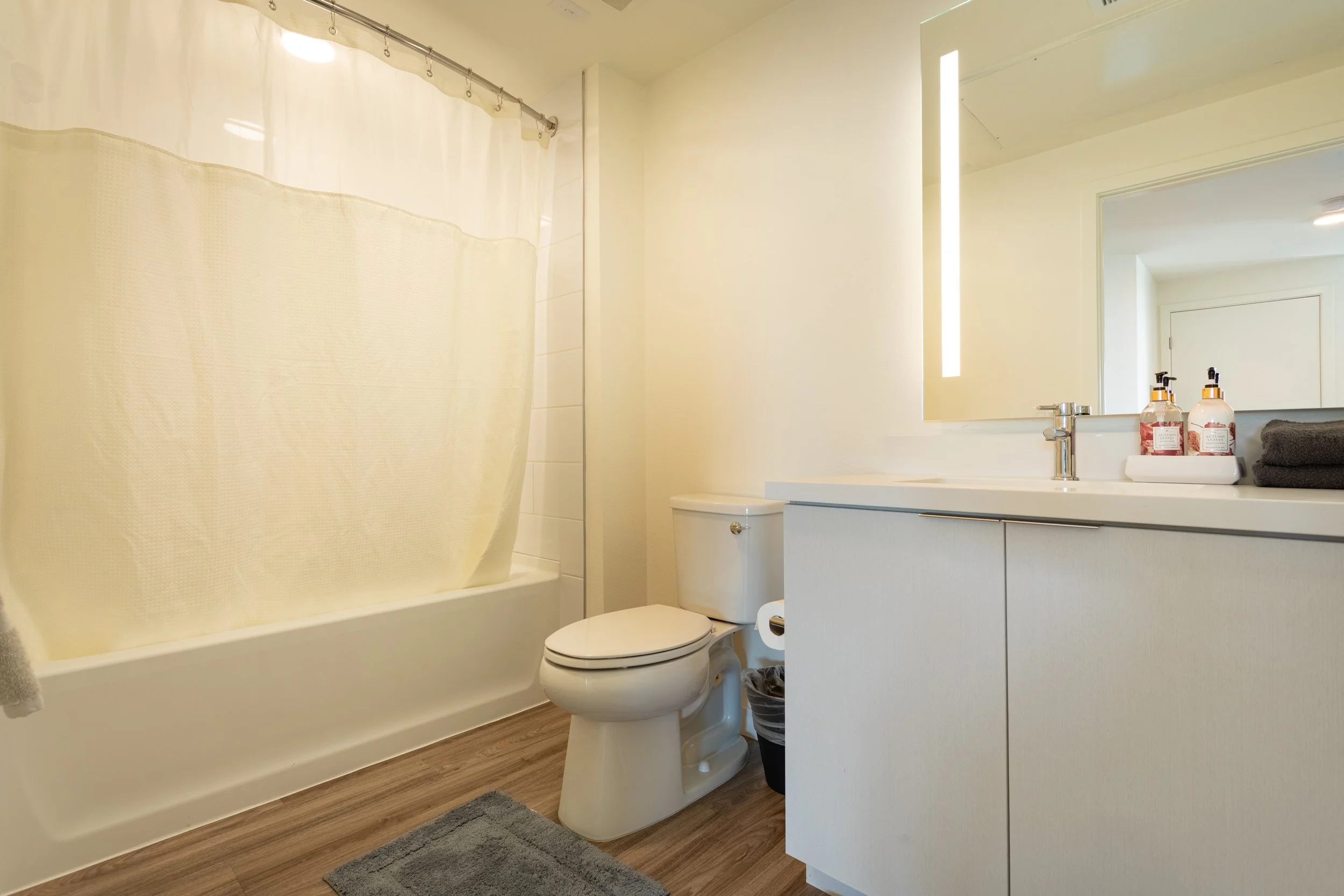 5750 Hollywood Blvd. #409-14.jpg