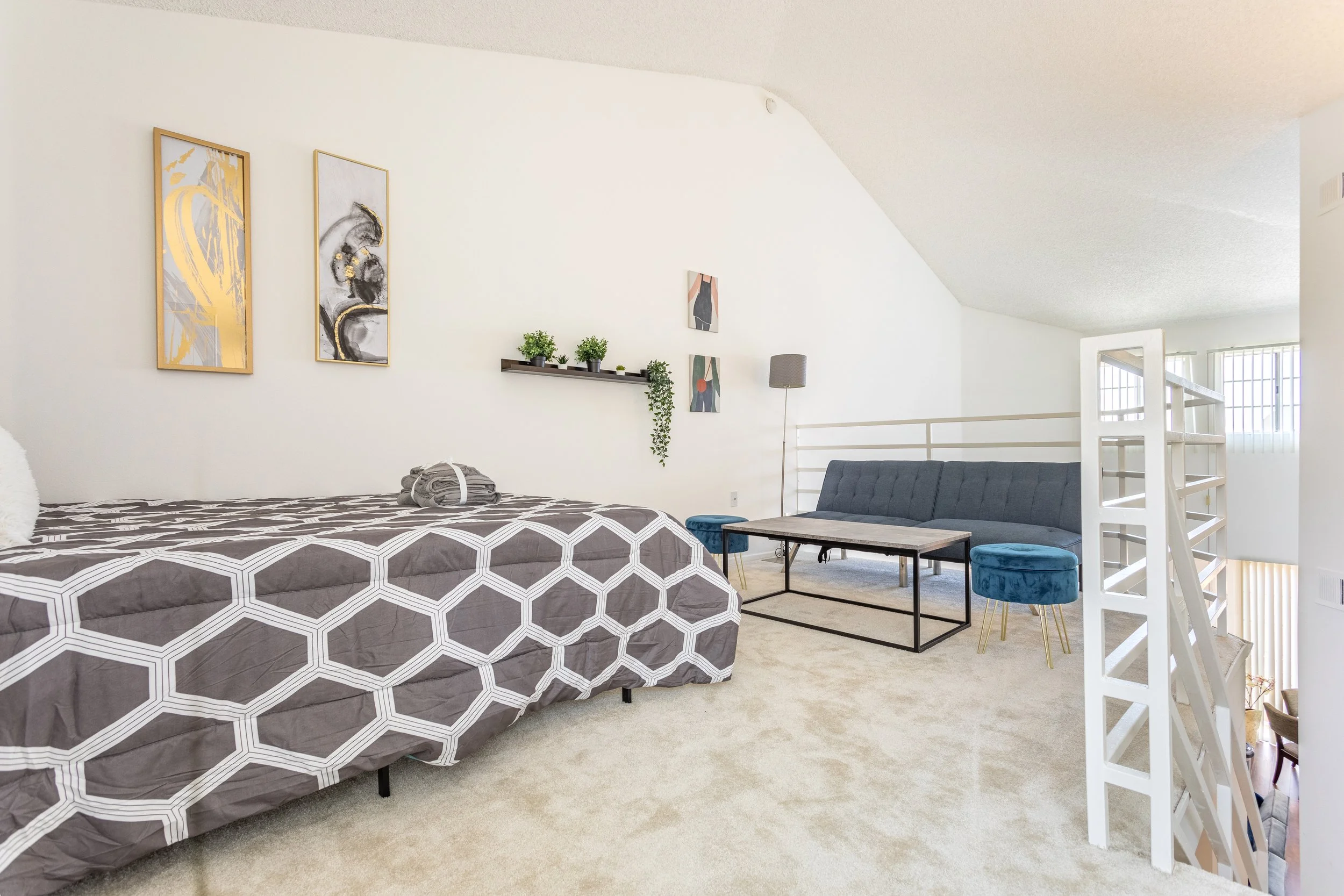 1420 N Detroit St-17.jpg