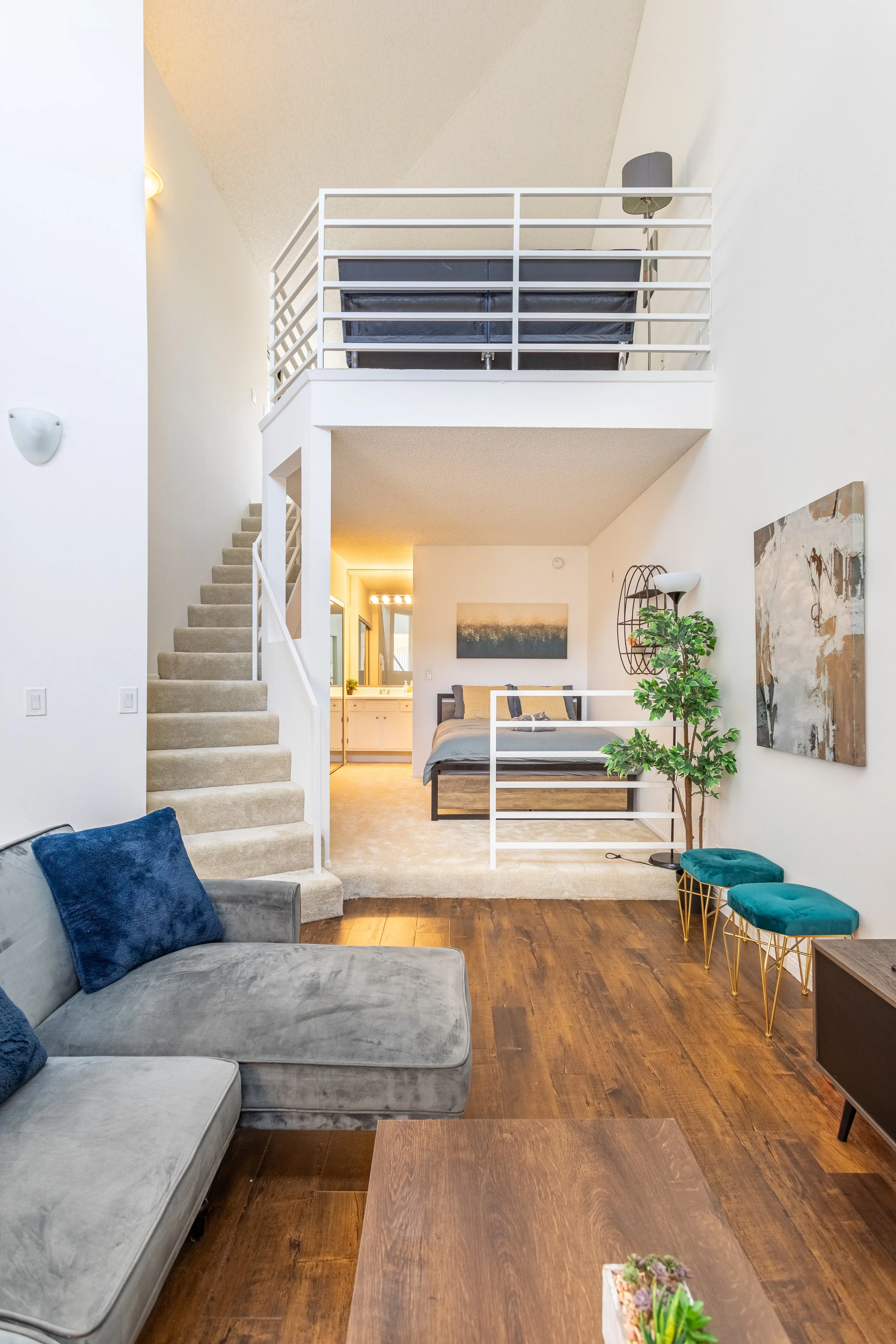 1420 N Detroit St-15.jpg