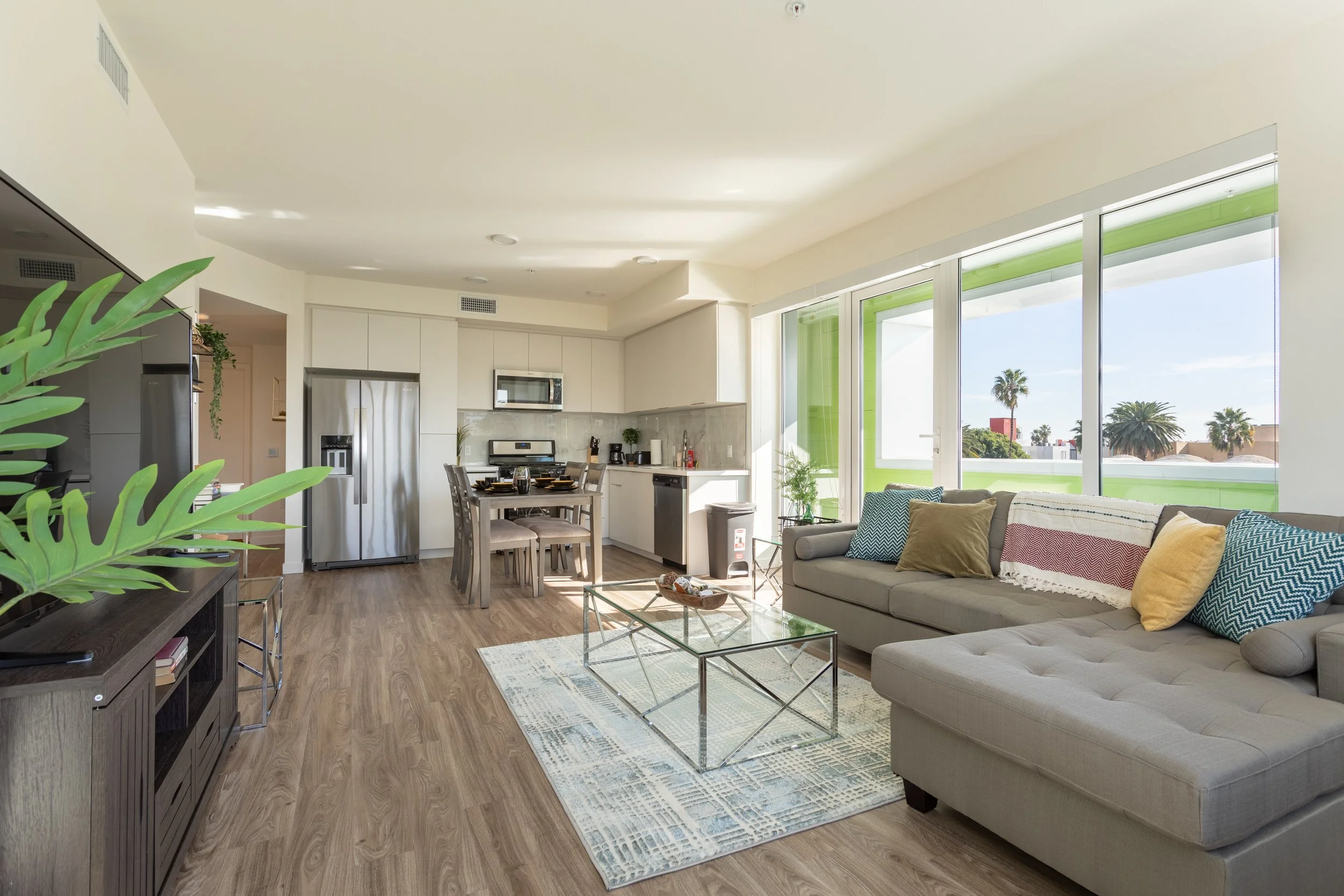 5750 Hollywood Blvd. #409-2.jpg