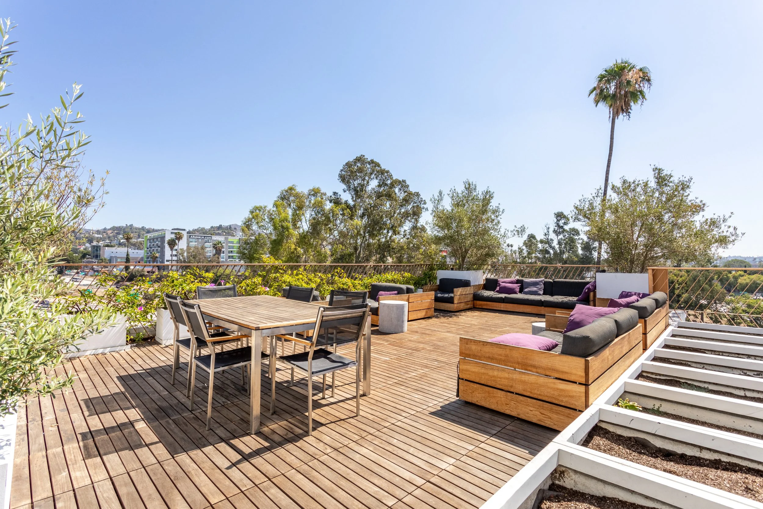 5800 Harold Way-23.jpg