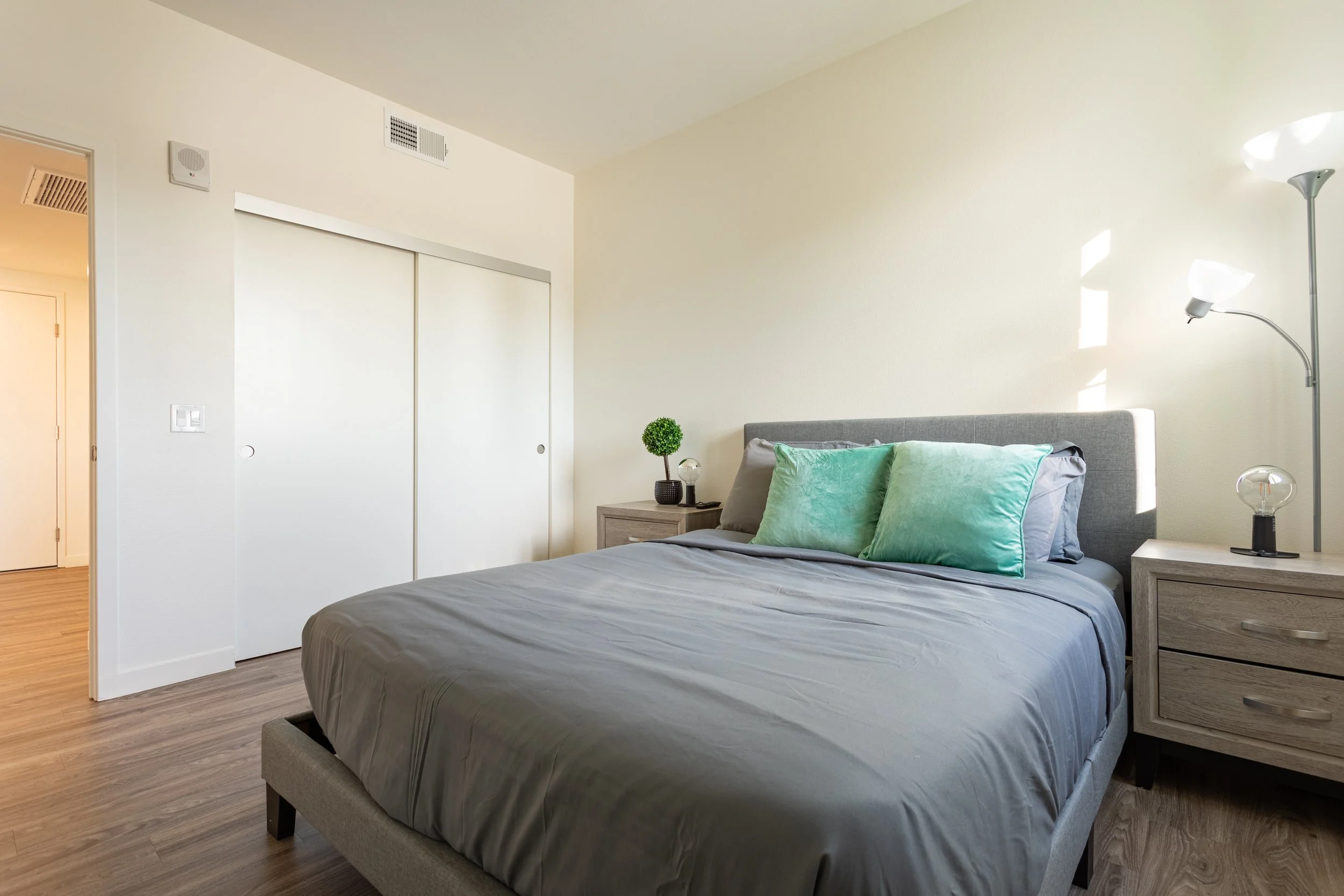 5750 Hollywood Blvd. #409-13.jpg