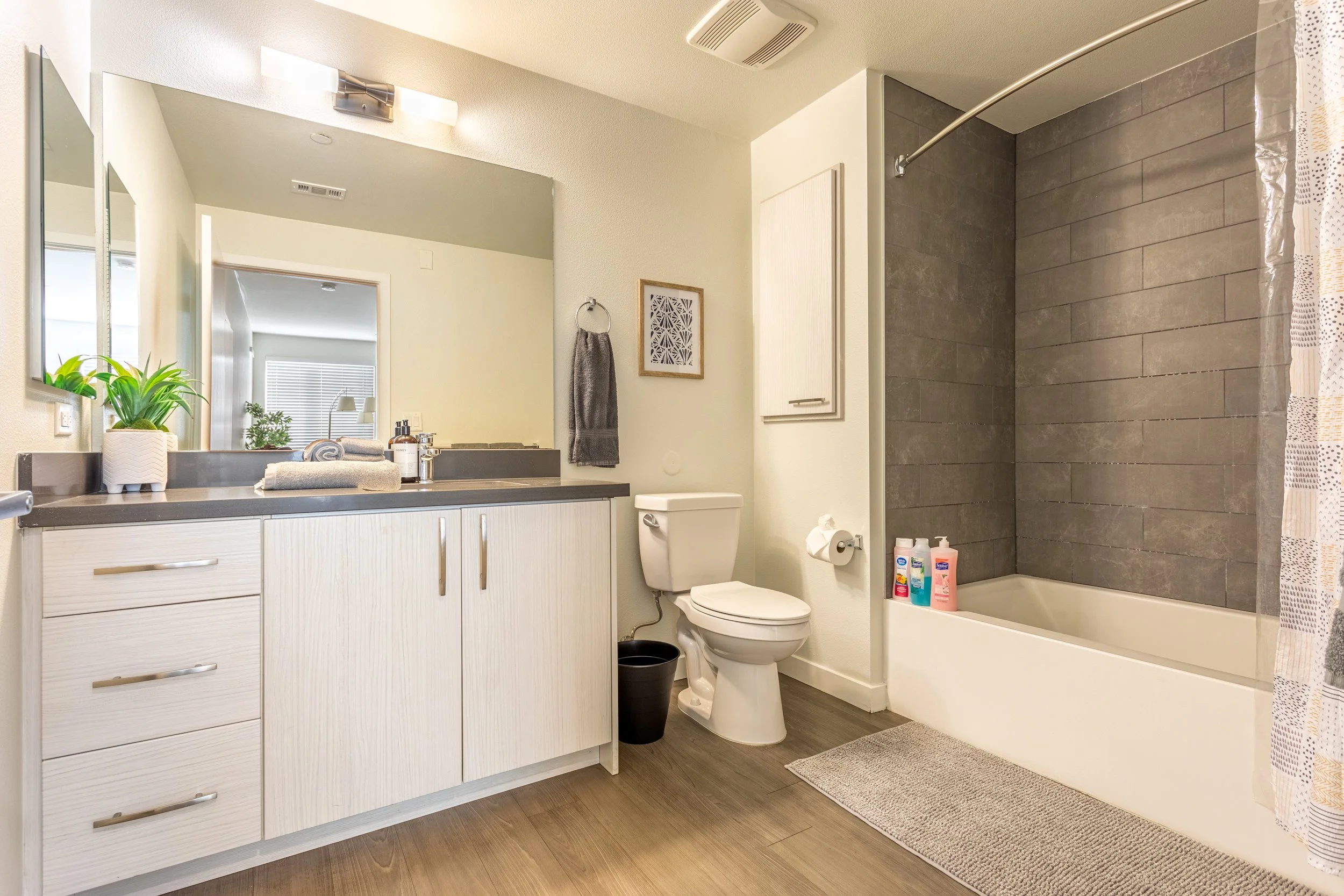 915 N La Brea Ave. #665-17.jpg