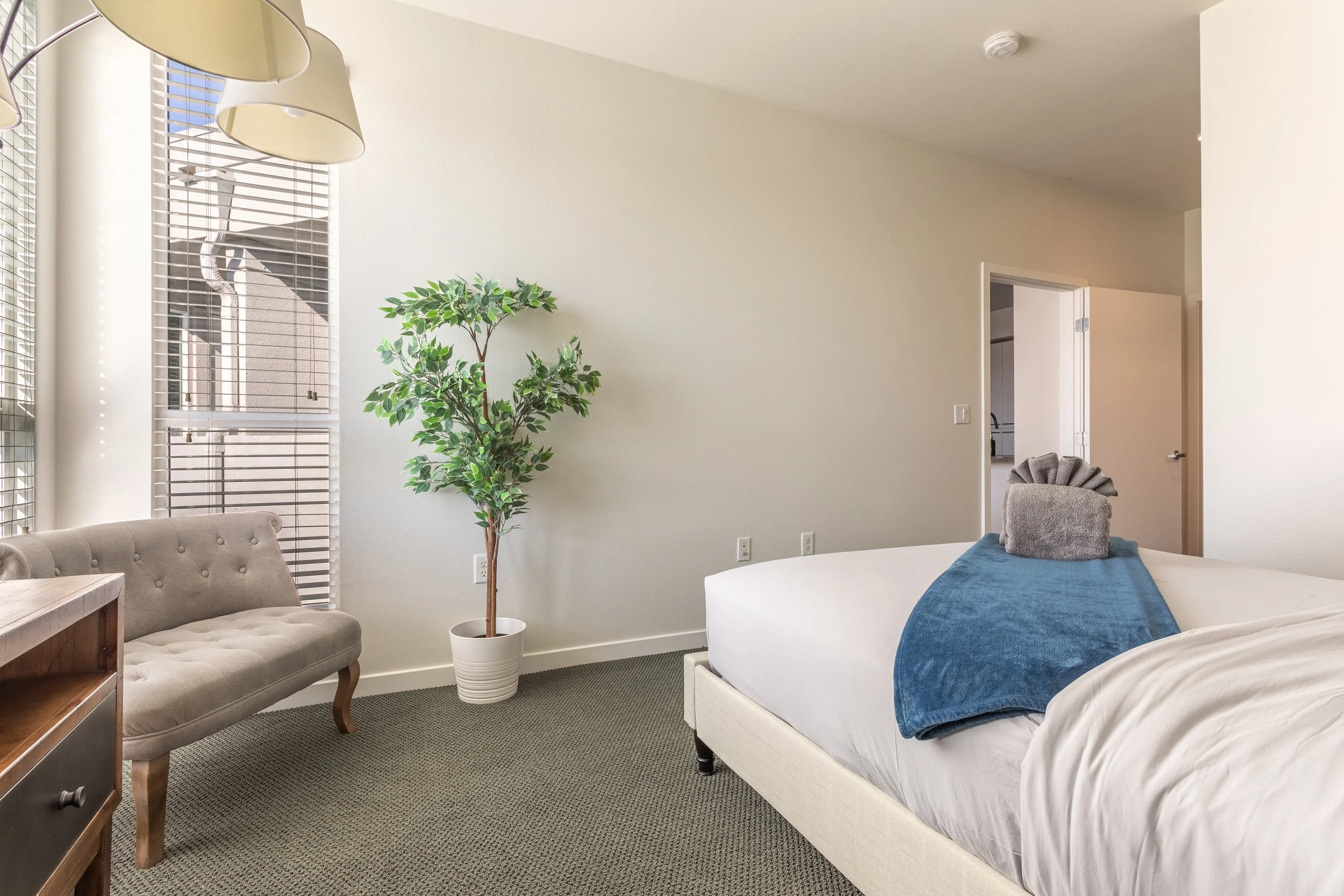 915 N La Brea Ave. #665-16.jpg