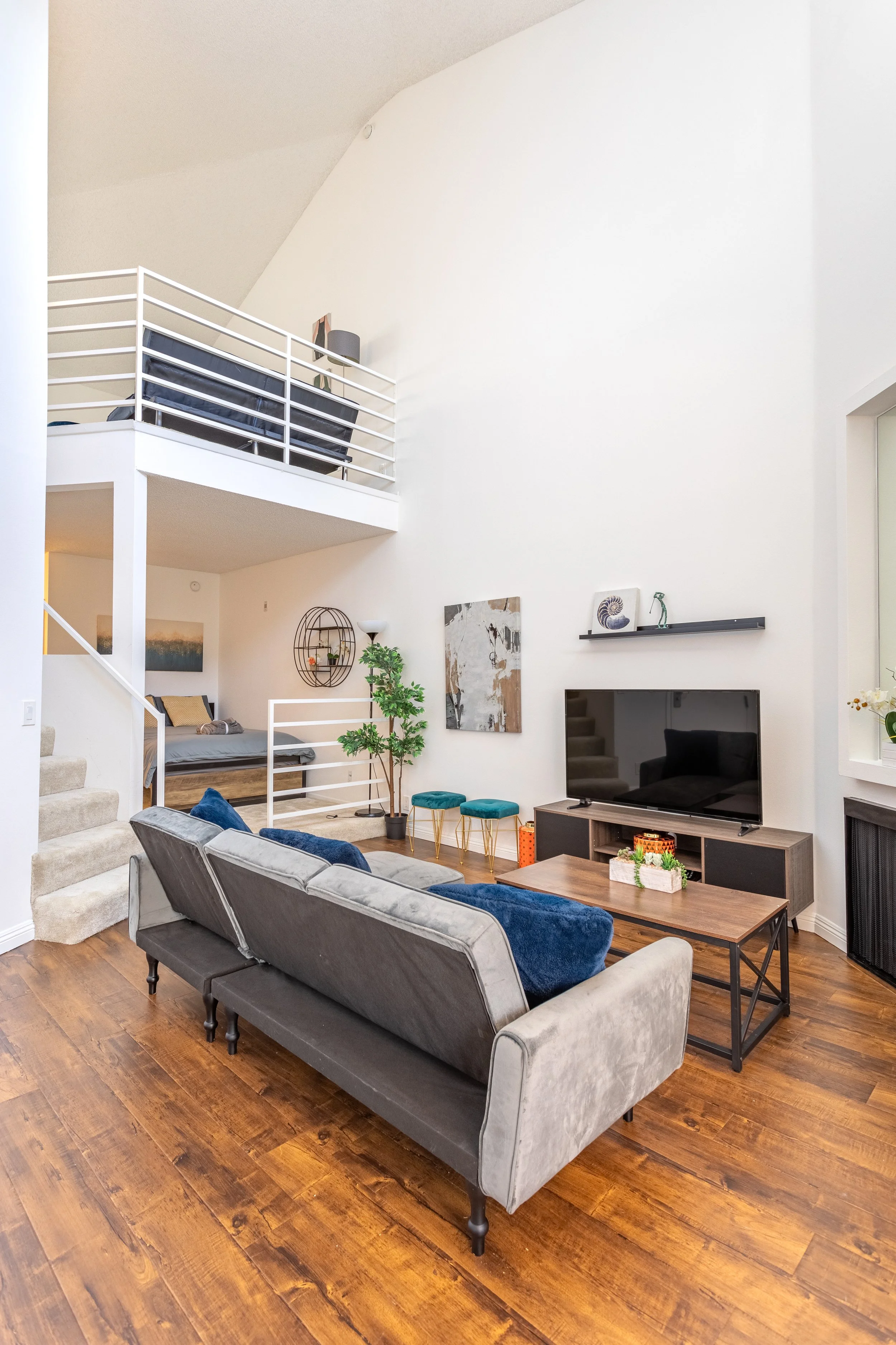 1420 N Detroit St-16.jpg