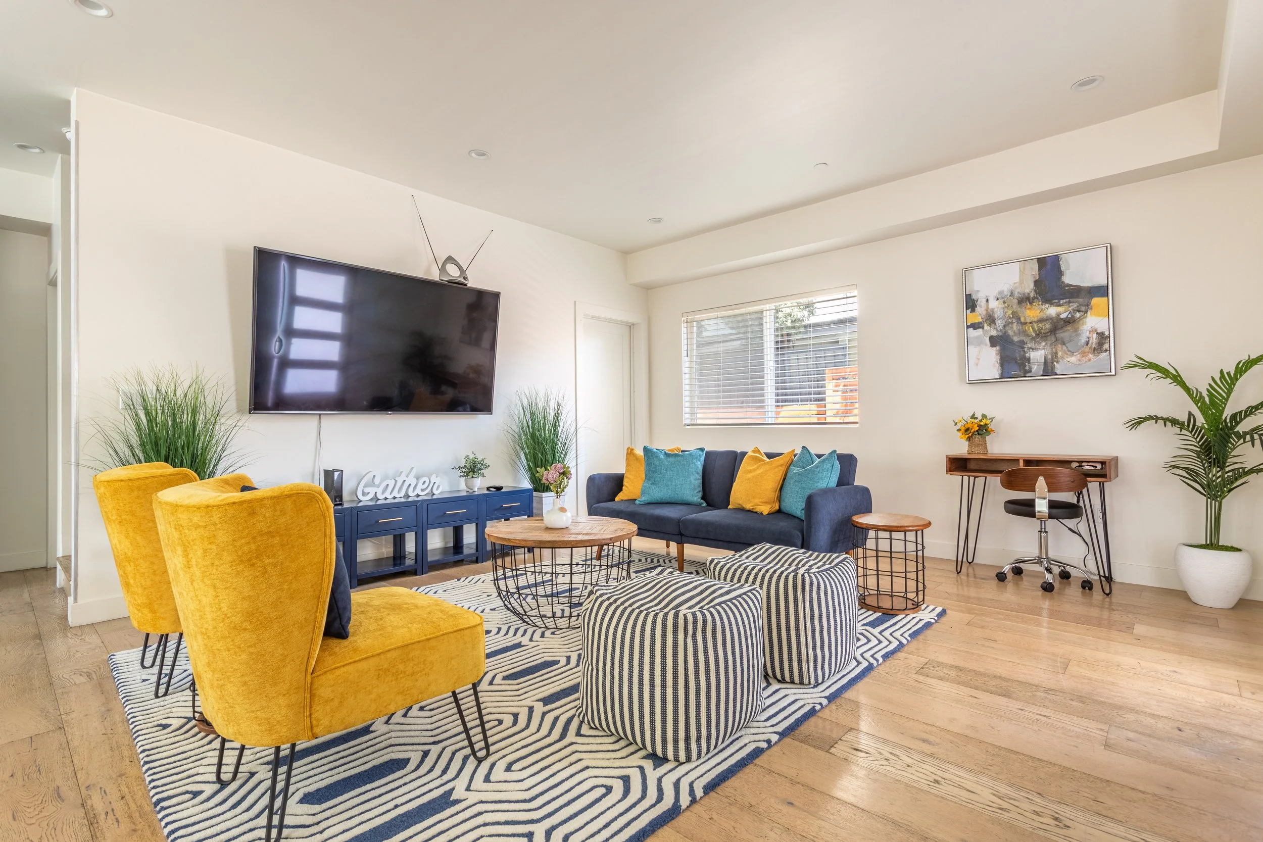 756 N Wilton Pl-2.jpg