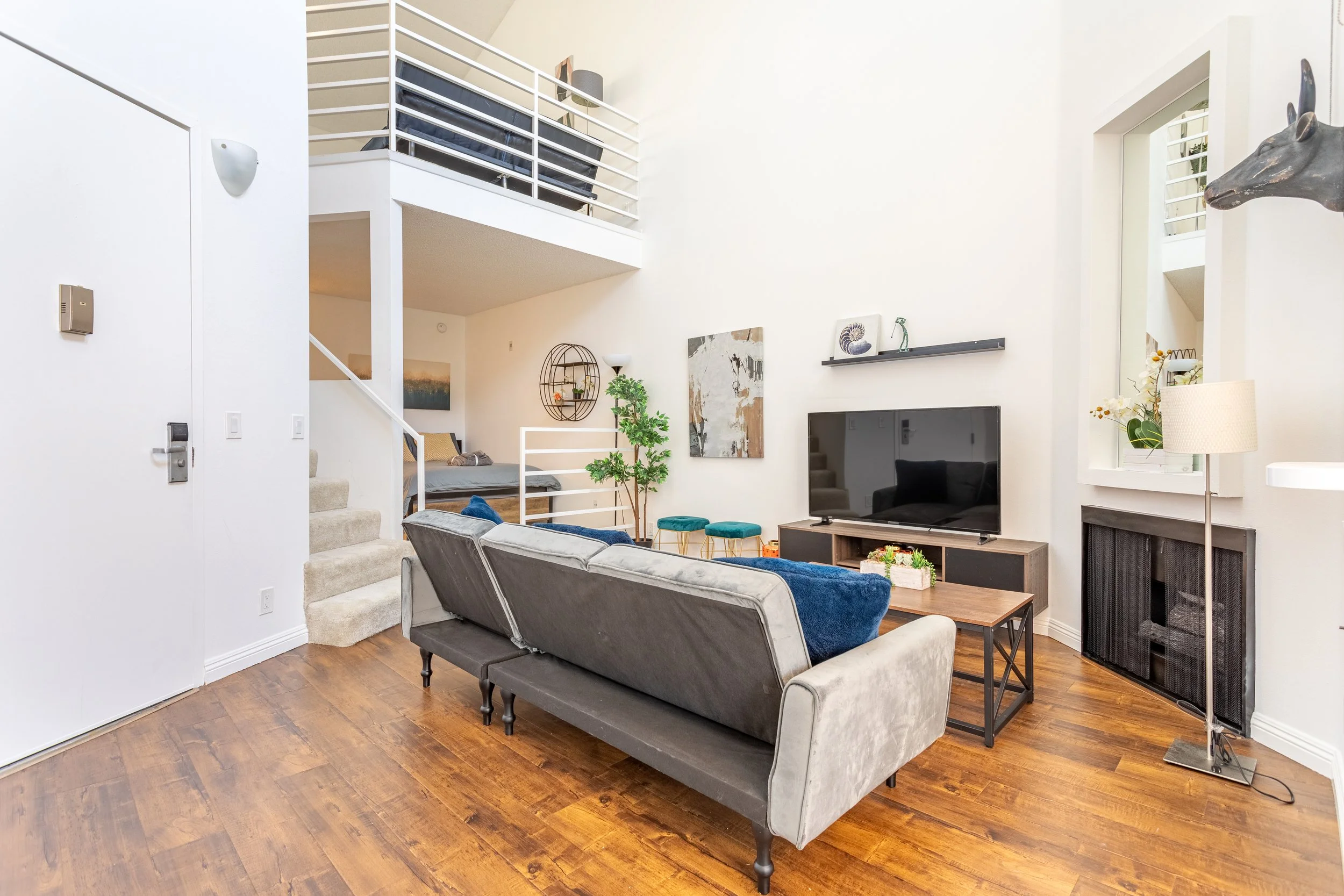 1420 N Detroit St-1.jpg