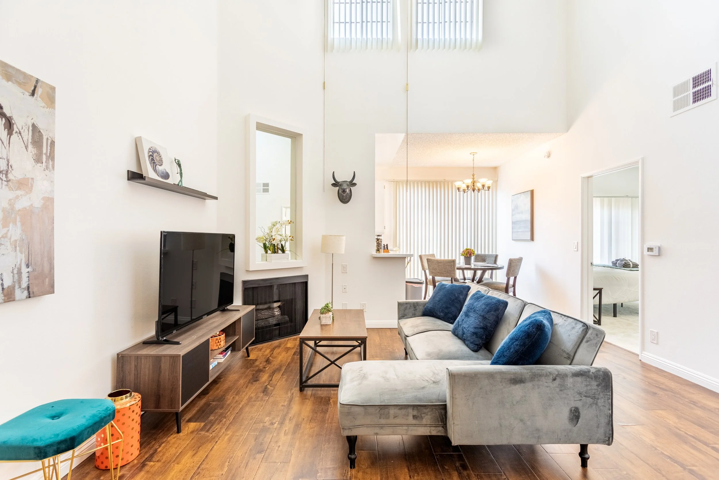 1420 N Detroit St-2.jpg