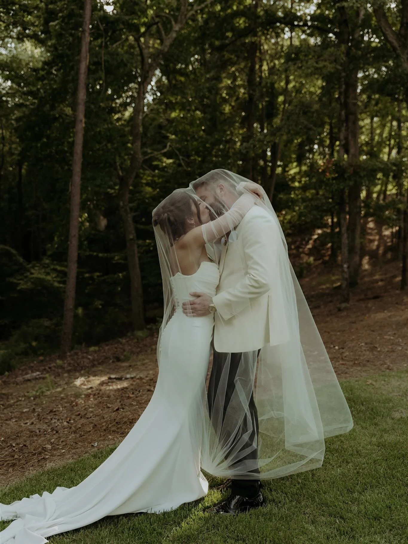 dreamy &amp; magical wedding days are my fav ✨
.
.
.
Venue: @lakelanierislands 
DJ: @onenightatl 
Catering / Bartending: @lakelanierislands 
Coordinating: @__wingwoman__ 
Make up: @sarahparkerbeauty 
Hair: @calliemhair 
Dress shop: @aisle_and_veil 
F