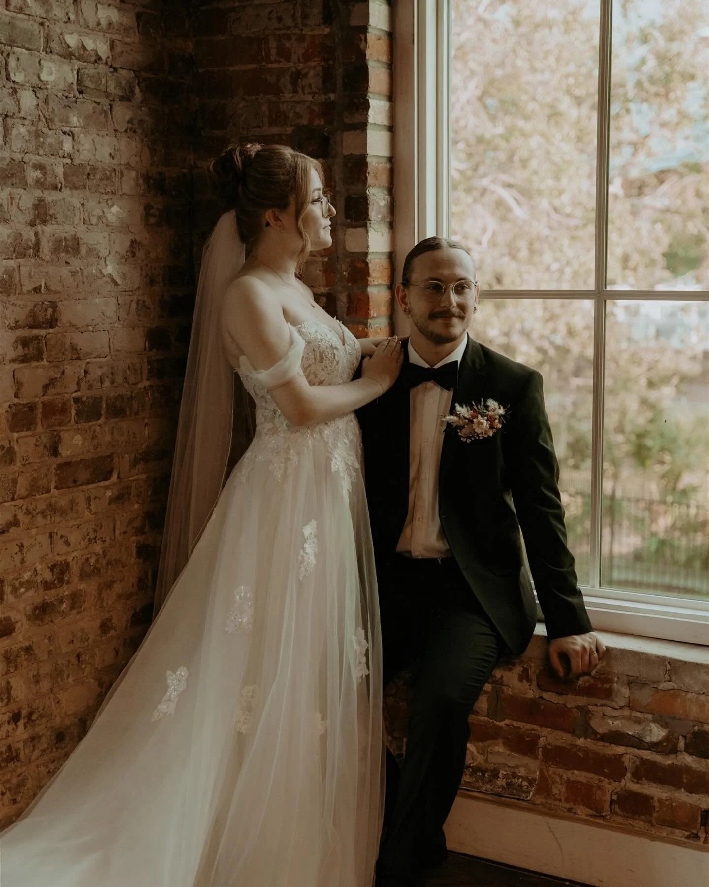 Saying yes to your high school sweetheart has us all in tears, so so happy for both of you @erin.michelle.sparks &amp; @d.ominik.guerriero ✨🥹
.
.
Venue: @brickandbeamjax 
Hair: @primbridal @brittany.primsalon 
Bridal shop: @vowdweddings 
Caterer: @t