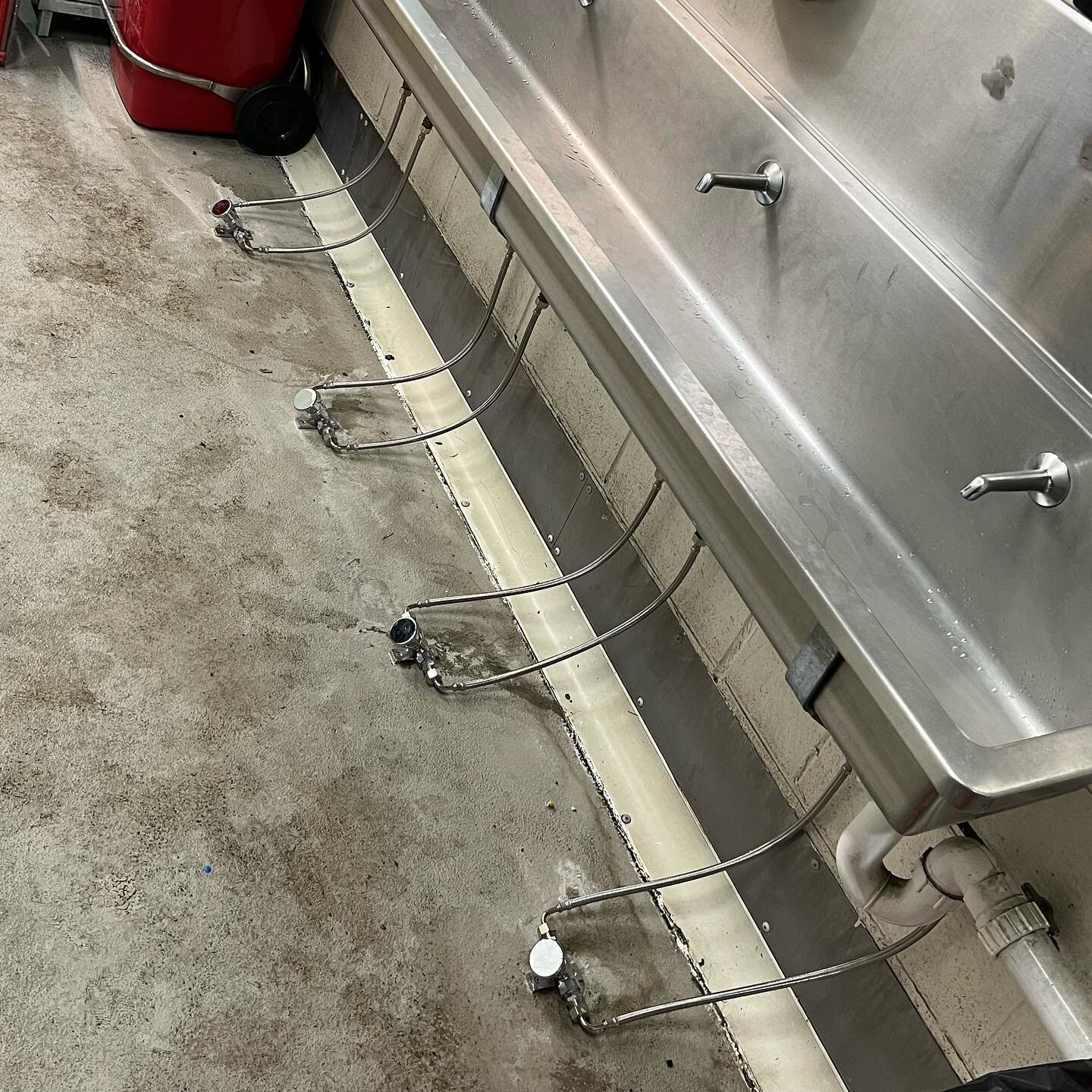 Upgrade on foot pedal hand washers. Old ones were just about warn out and had served their time. Our clients were satisfied with the new look 😎

#plumber #plumbing #melbourne #emergency #commercial #hobsonsbay #westside #24hours