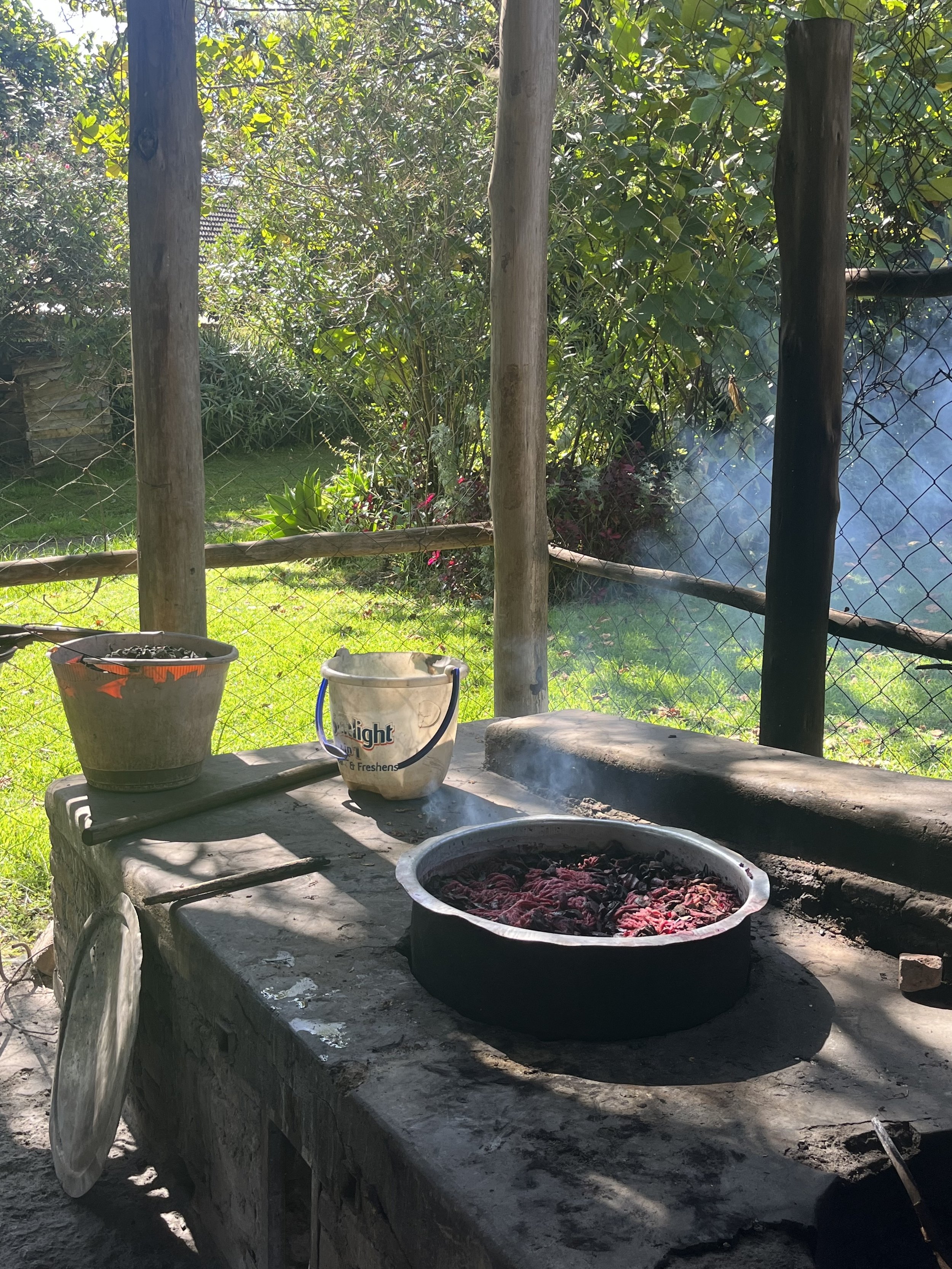 dyeing in vats outdoors, Kenana, Kenya 