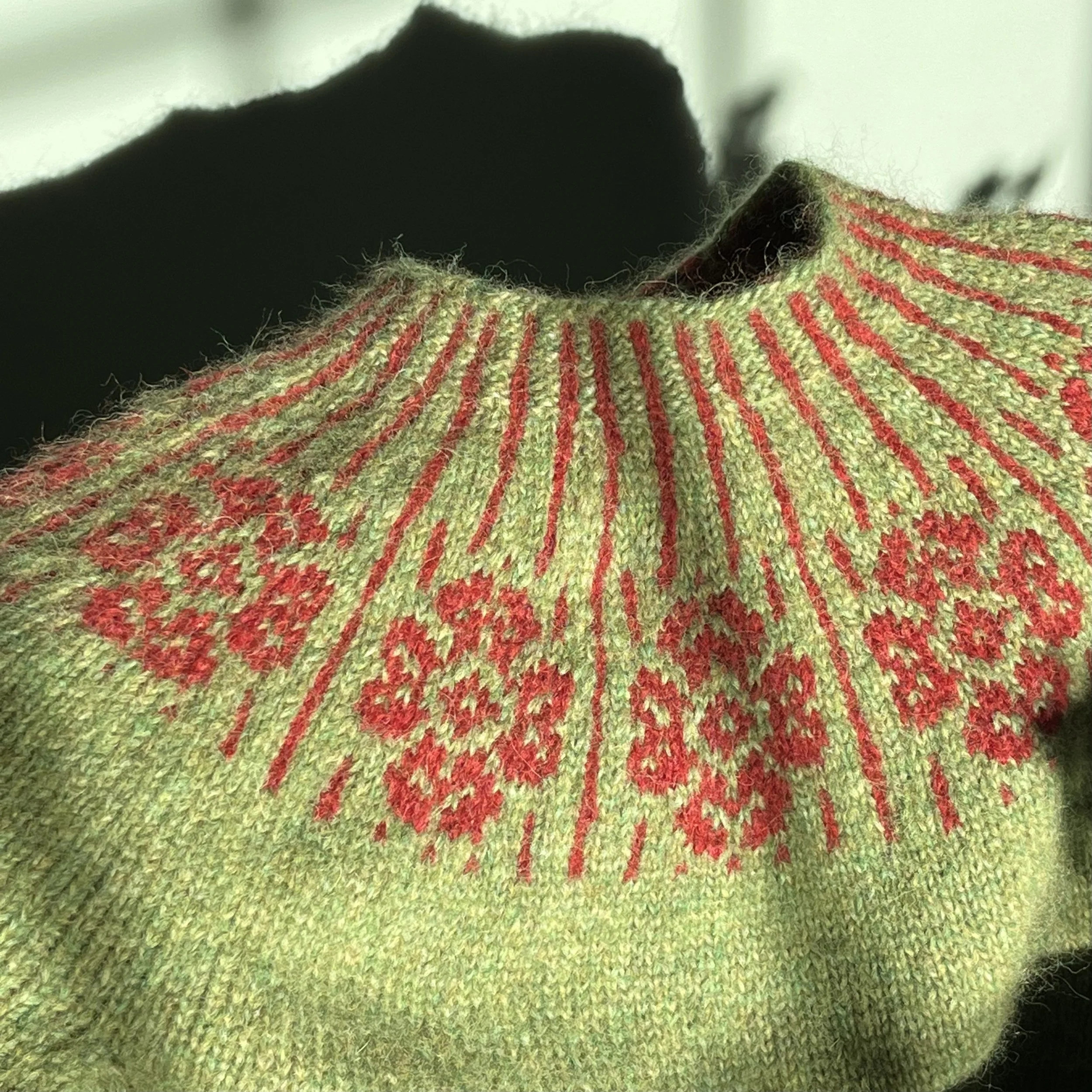 fairisle knitting, Móinéar pattern by Ailbíona McLochlainn