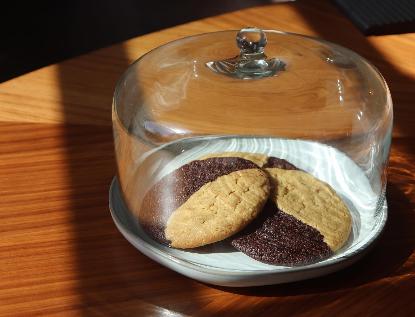 Enjoy the cozy rainy weather 🌧️ with a tasty treat, Brown Butter style!👨🏾&zwj;🍳🧈🍪 

Featuring the Peanut Butter Chocolate Cookie.

#blackownedbusiness #cookiecravings #kingarthurflour #cookielovers #callebaut #delicioustreats