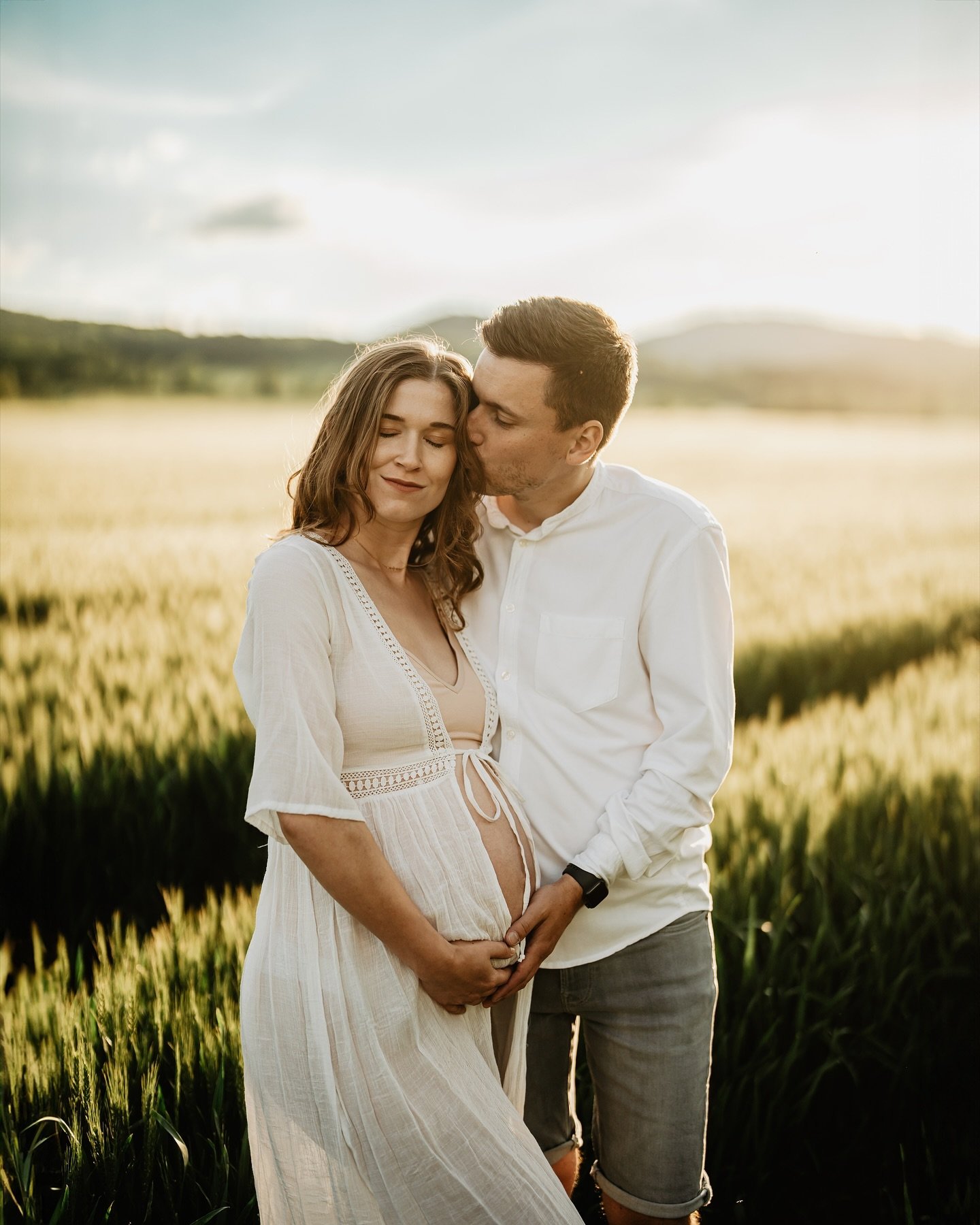 🇨🇿 Těhotensk&eacute; focen&iacute; s Aničkou &amp; Michalem, kter&yacute;m jsem loni fotil svatbu 📷

🇬🇧 Pregnancy shoot with Anicka &amp; Michal, who I photographed their wedding last year 📷

#tehotenskefoto #tehotenstvi #tehotenskefoceni #paro