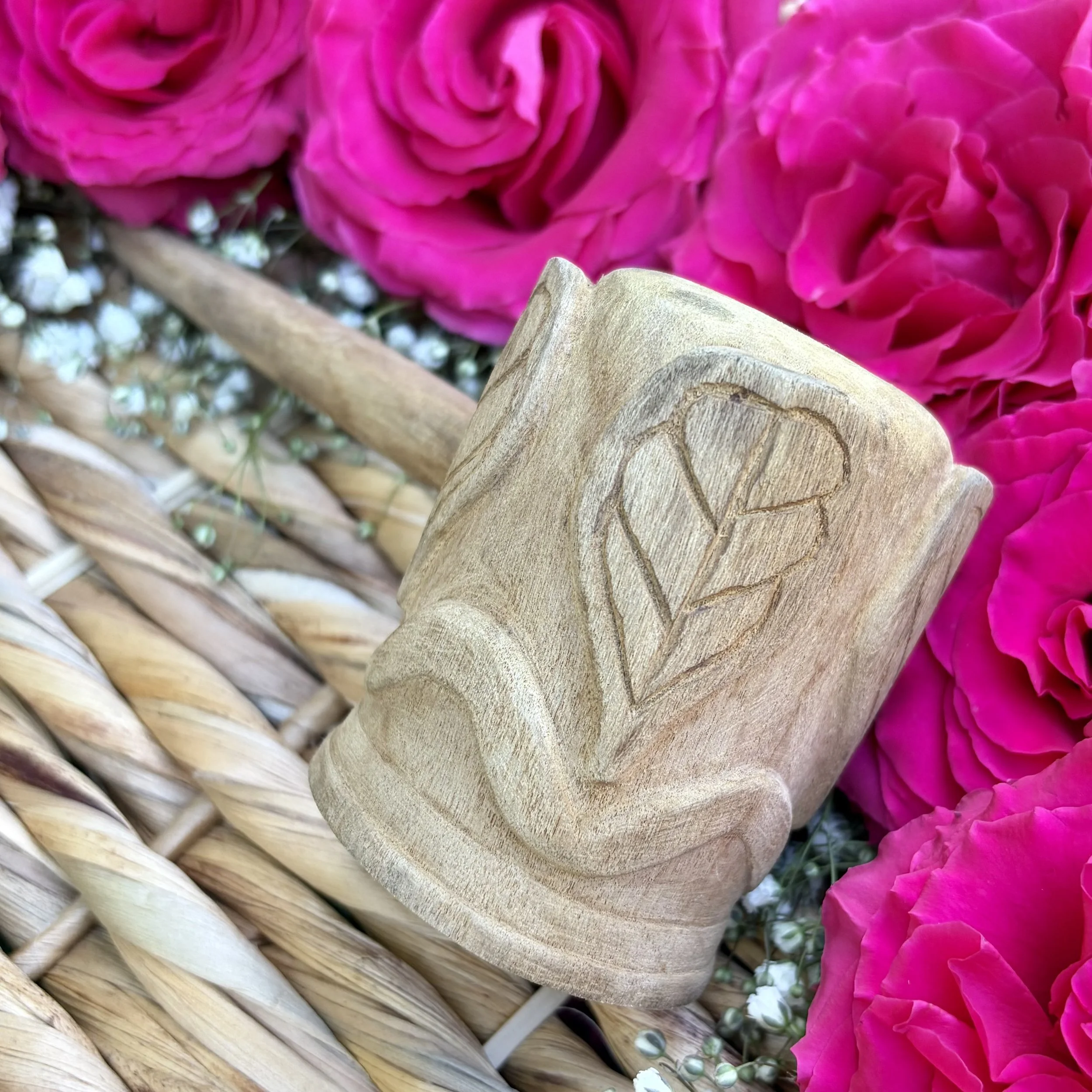 Sacred Wood Shipibo Tobacco Pipe - One of a kind, rare and limited - Sacred Noya Rao Leaf Design