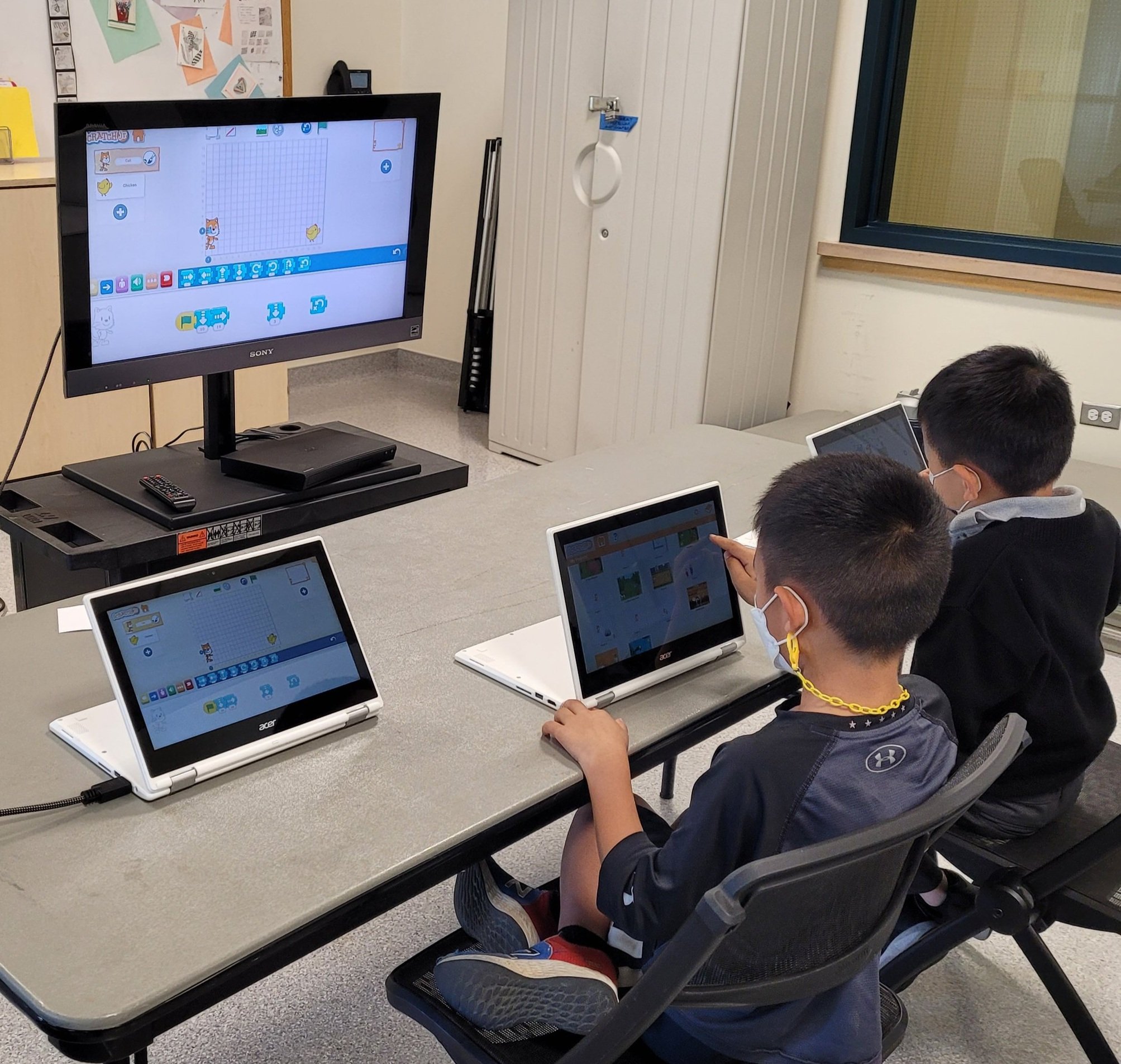 program_coding_elementary_photos01.jpg