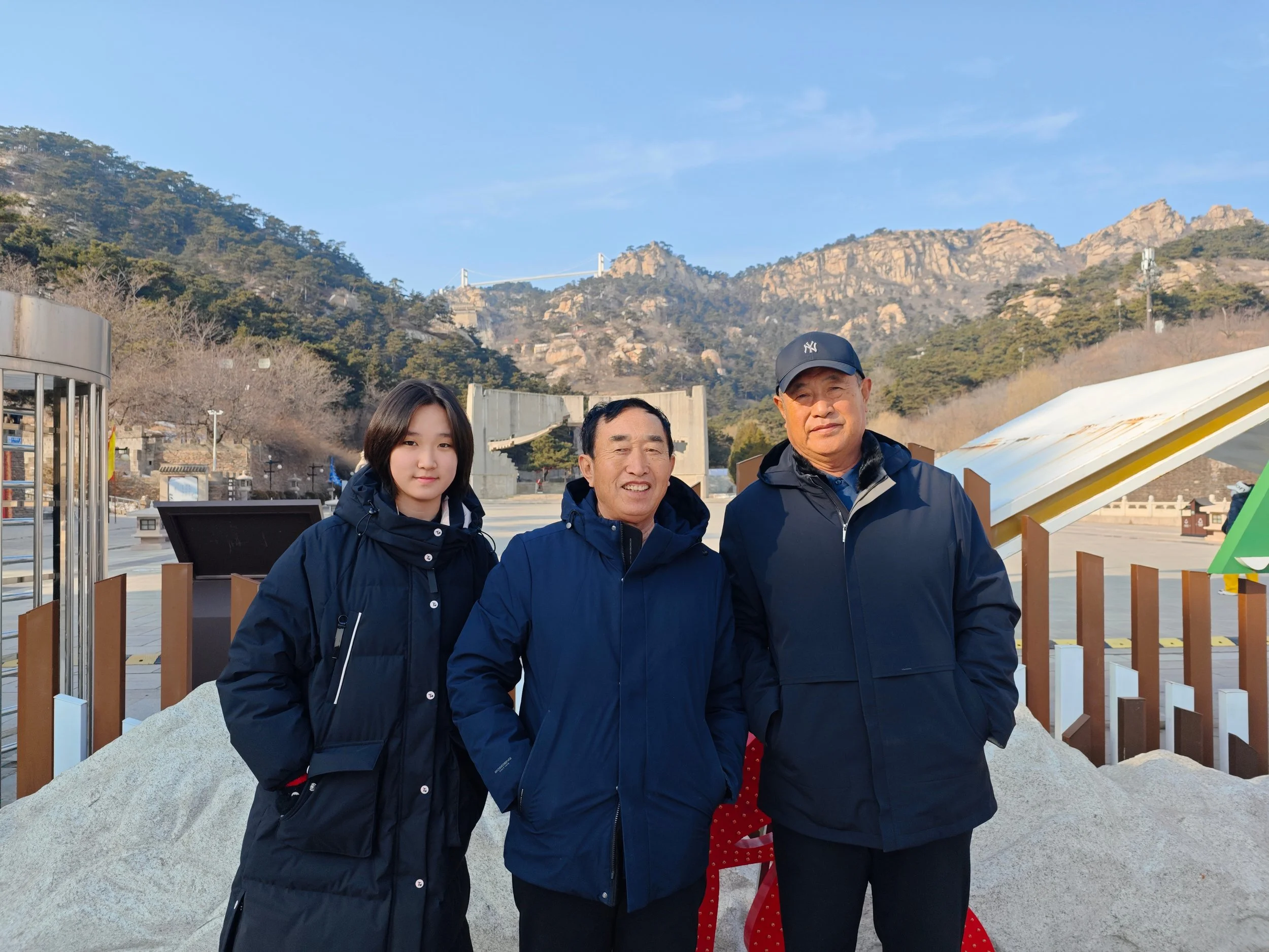 右:辽西文化研究会副会长董明
