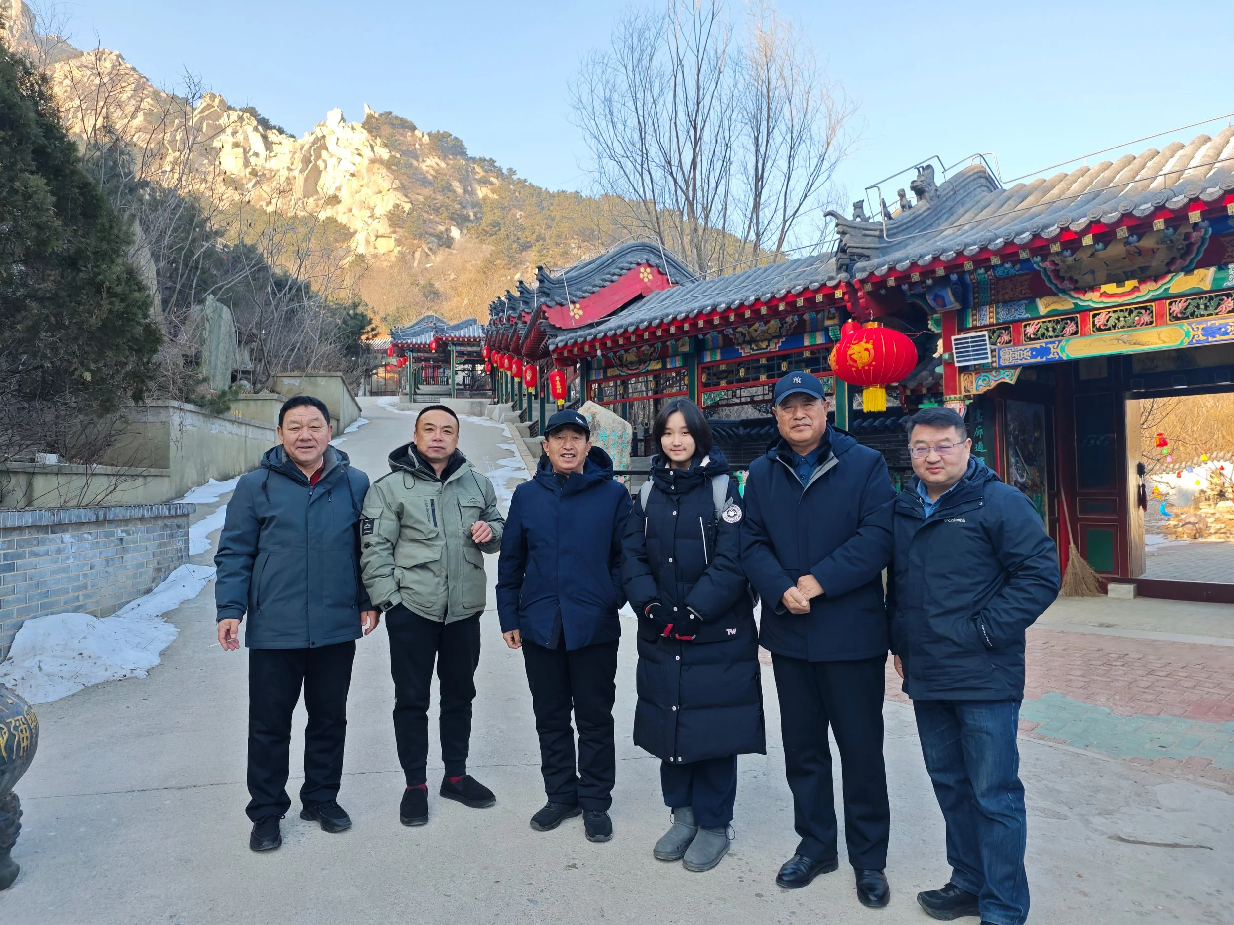 中:前北镇古建筑处处长梁志武