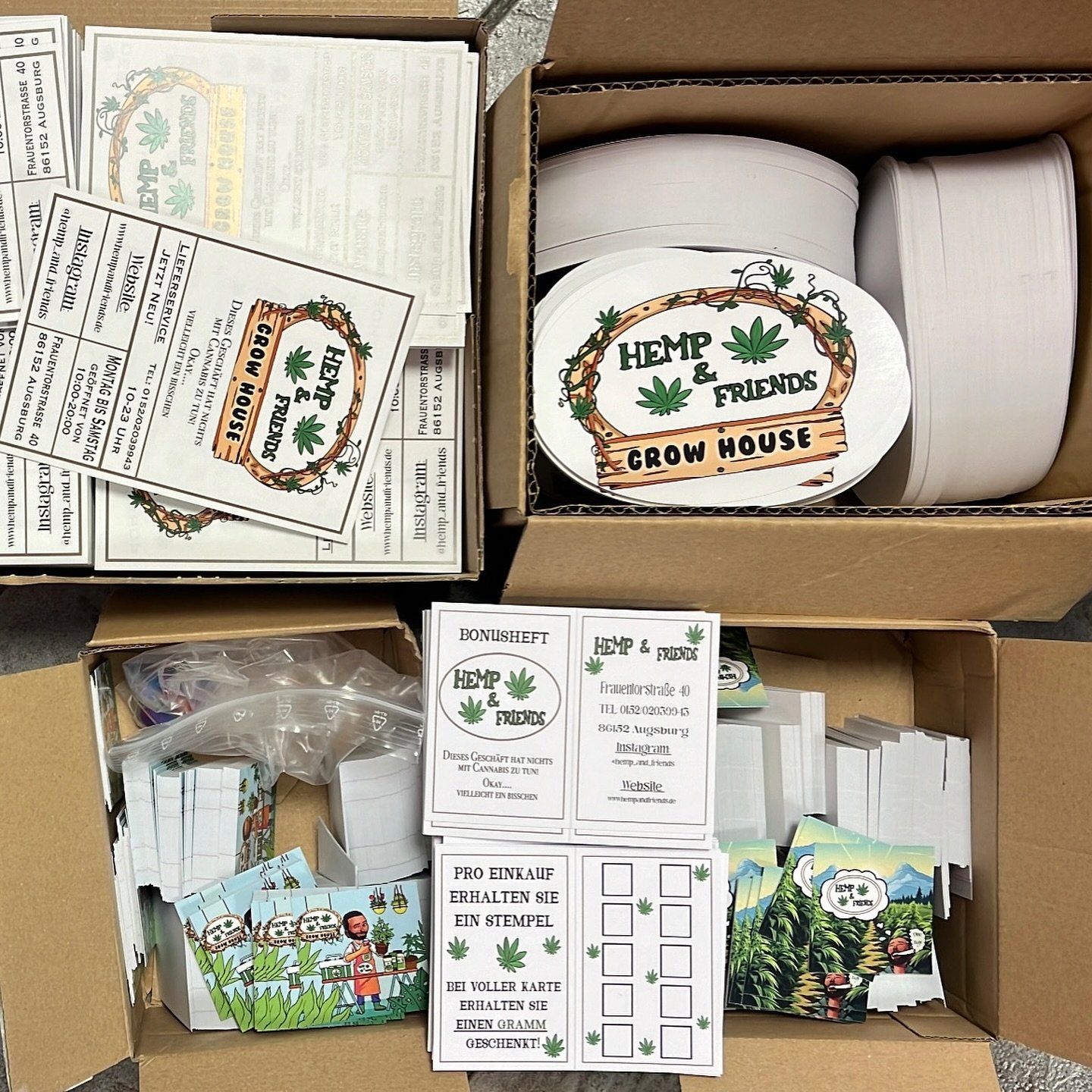 an overview of the printwork projects from the last week. manufactured by apart. Included are bonus cards, business cards, flyers and many stickers