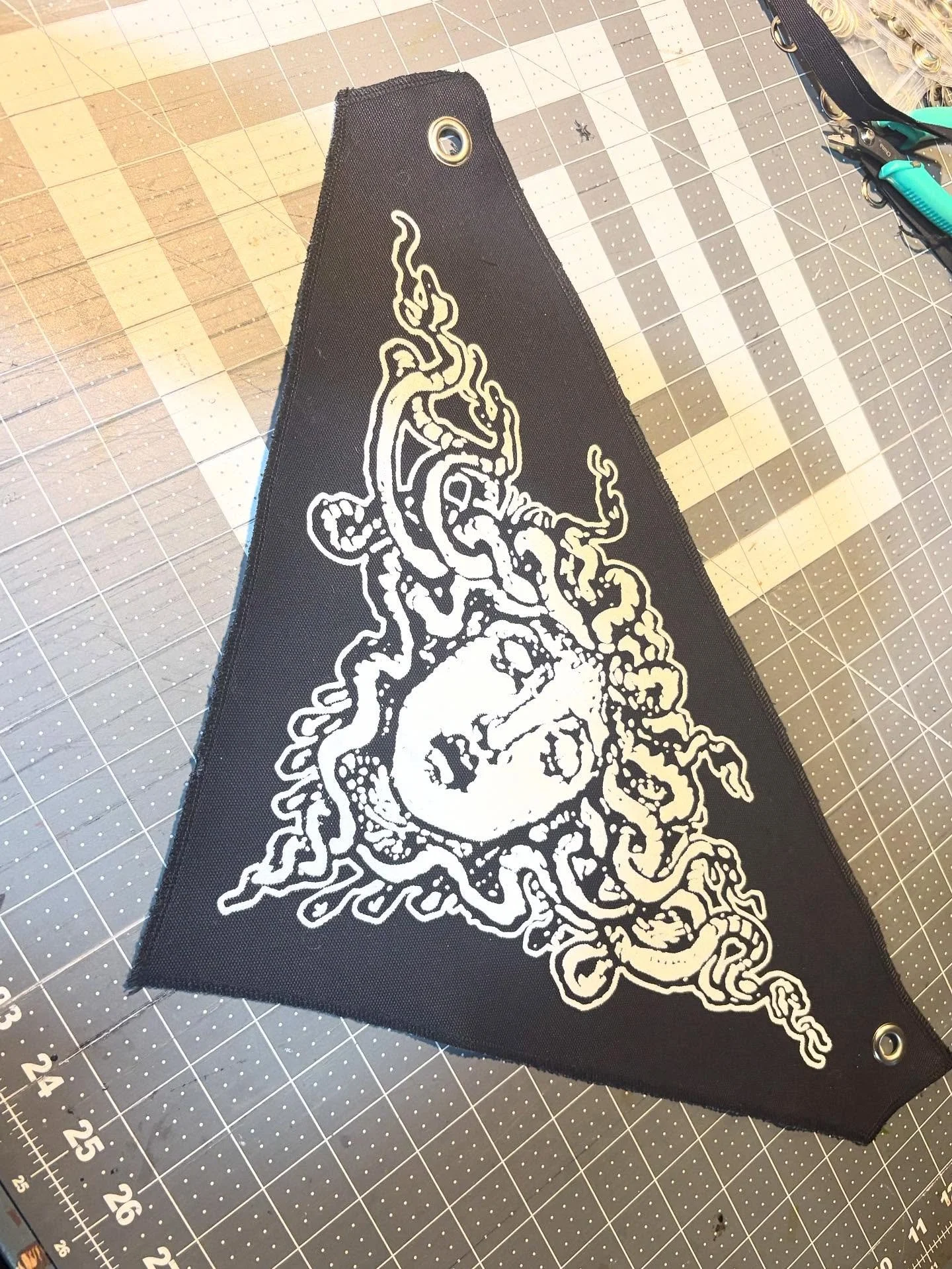 Finishing up some Medusa wall hangings for @sistersoflilith Fall equinox celebration 🐍🐍🐍