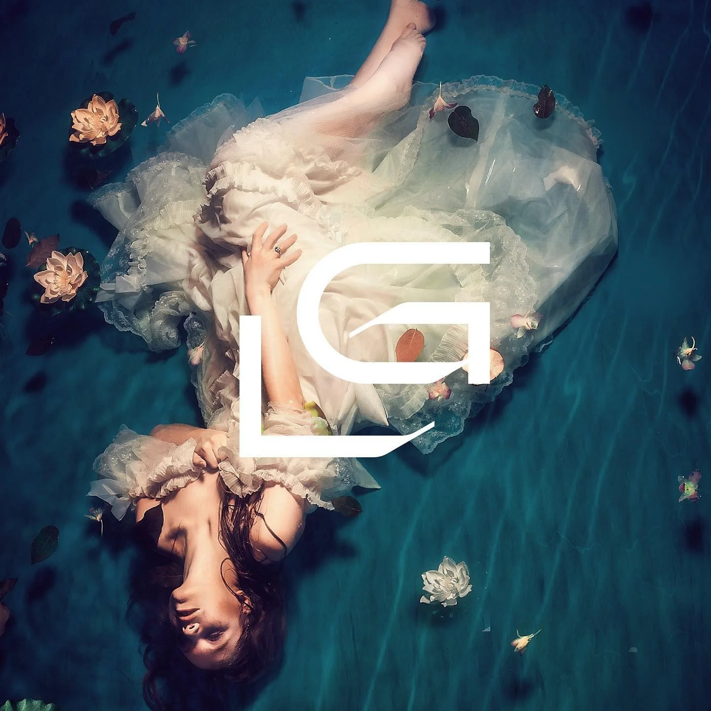 Secondary Logo for Look Good Brand Brief 

#branding #logo #logodesign #brandbrief #brandbrieflookgood #design #graphicdesigner #luxurydesign #brandidentity #logodesigns #logotype #logoconcept #branddesign