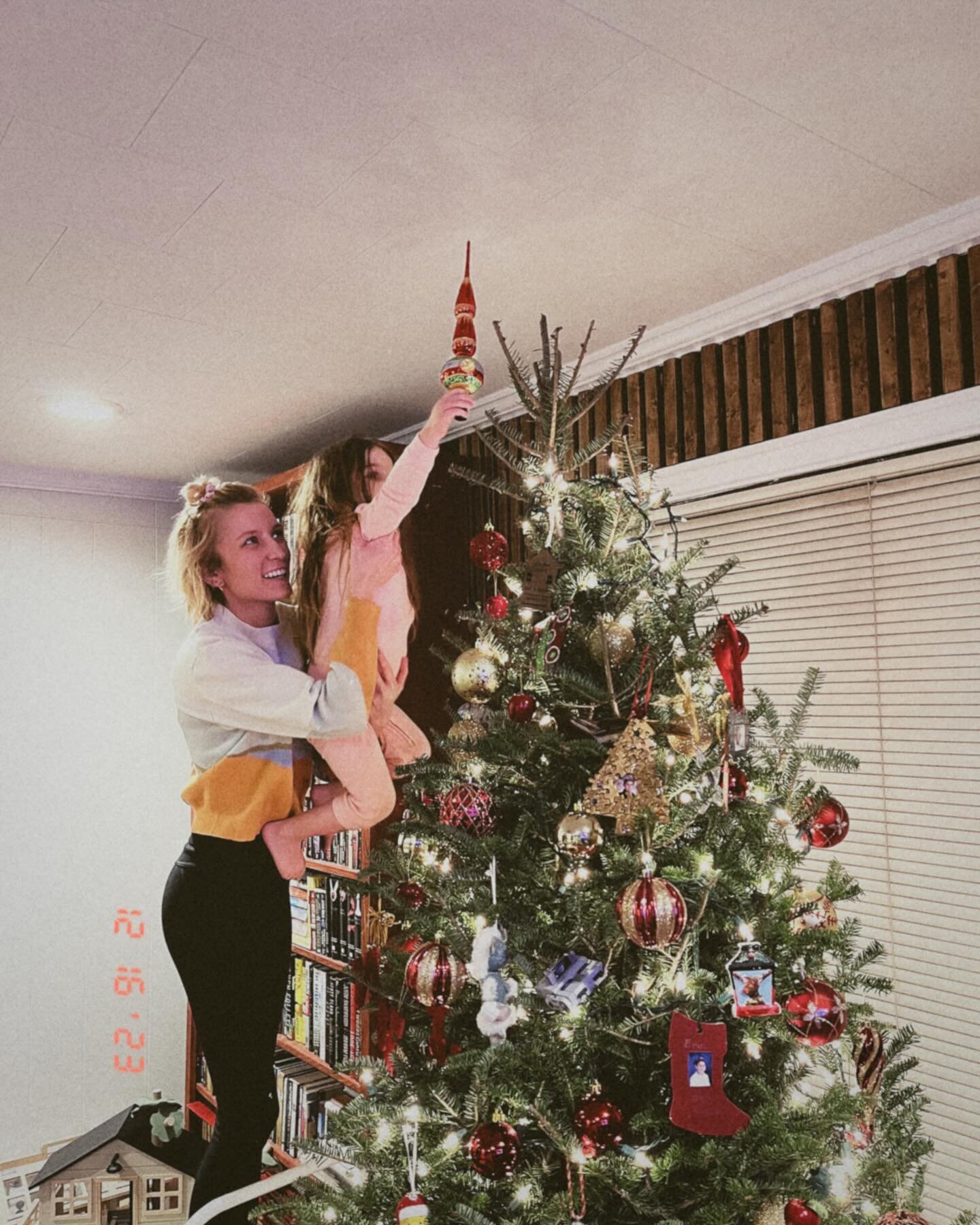 Let my littlest elf top the tree this year 🫶🏼❤️🎄