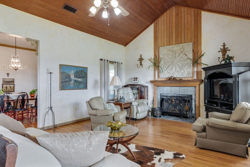 5-web-or-mls-8438 Dudley Rd-5.jpg