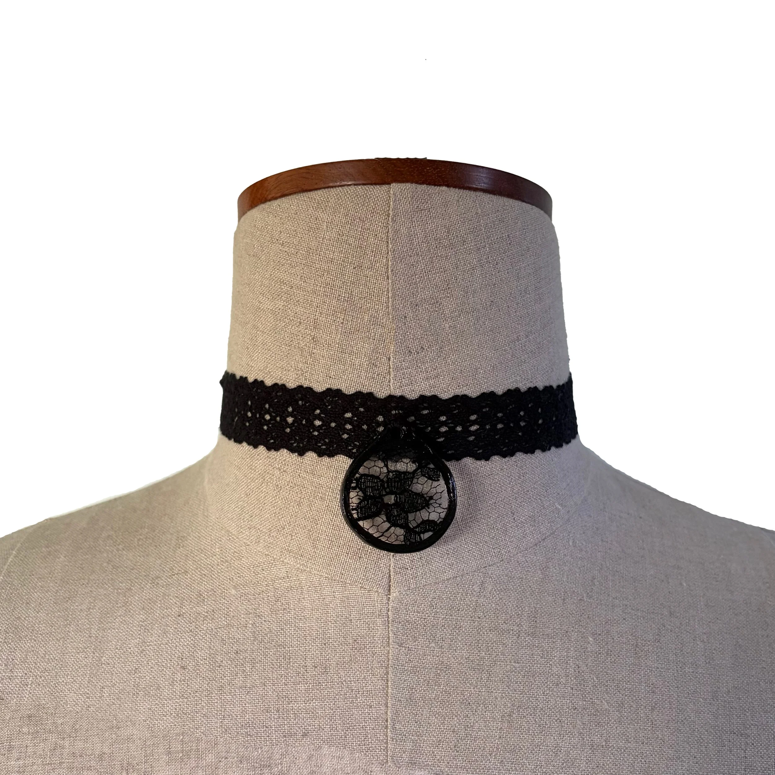 LIMITED EDITION LACE CHOKER 000325